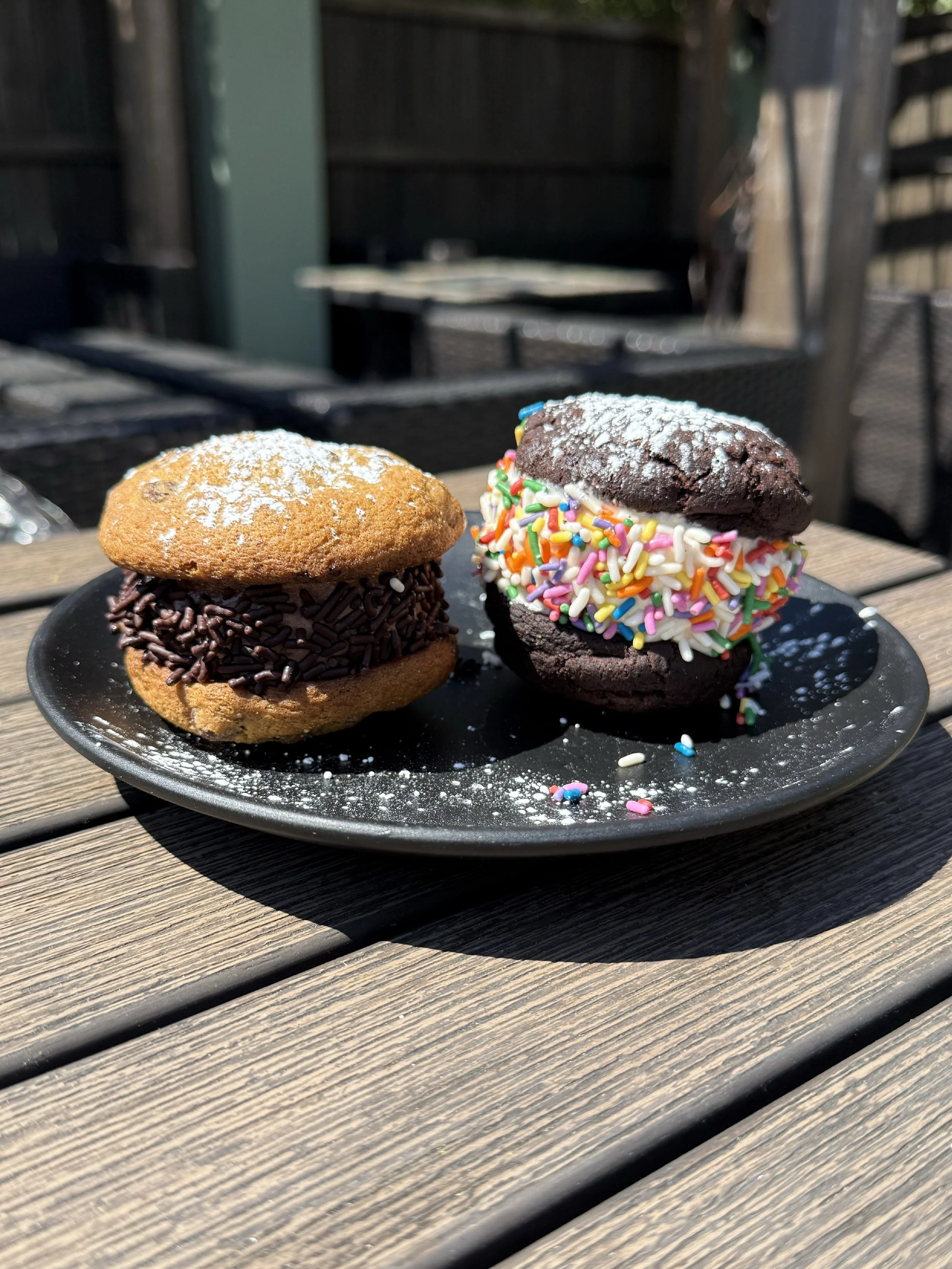 The kids want ice cream after the game? Say less. ⚾🍦

Head to Parkside, grab a table on the patio, and let them enjoy a Cookie-wich Sandwich or their favorite sweet treat while you relax with a cocktail and one of our chef's homemade desserts.

Ever