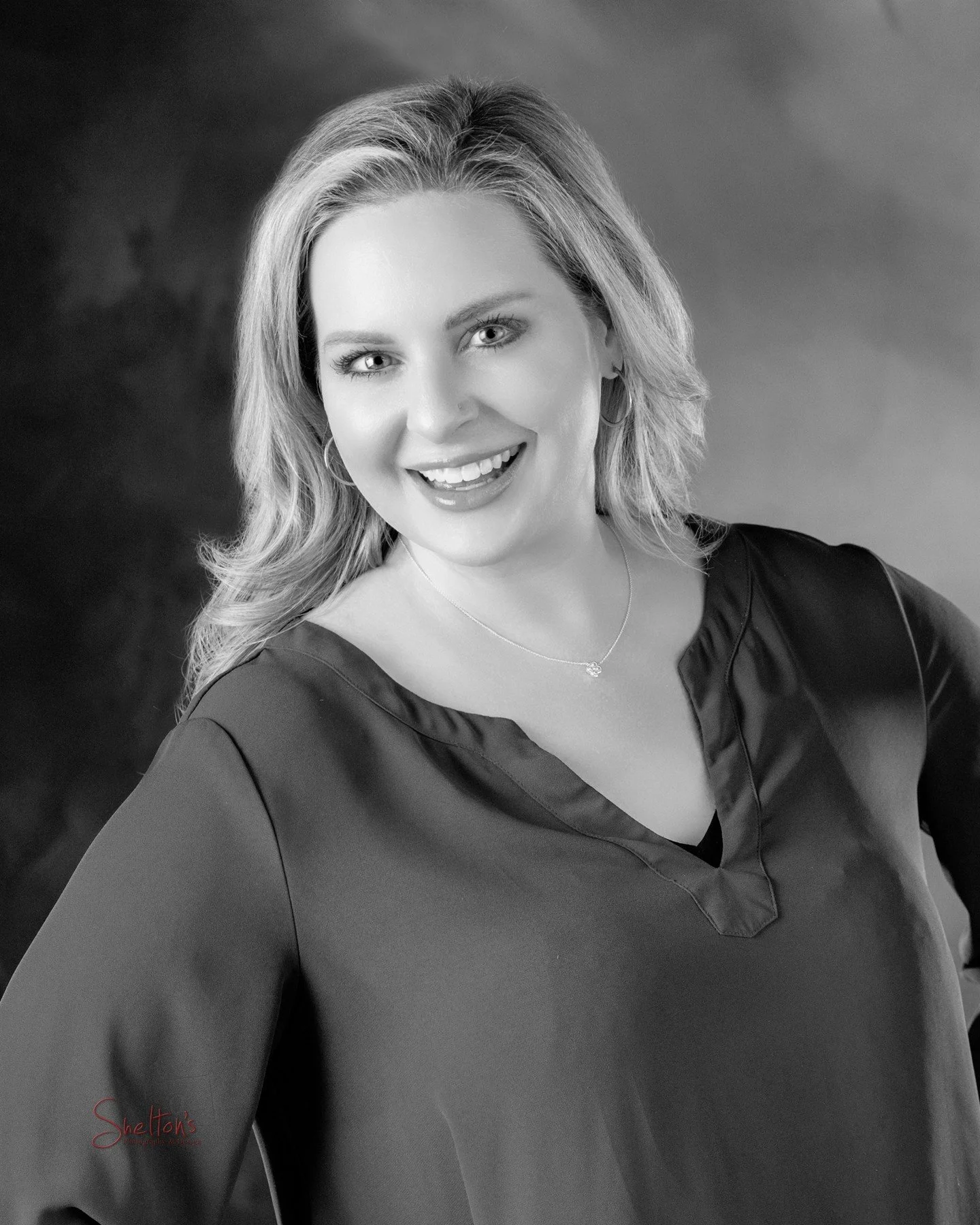 Why choose Shelton&rsquo;s for your headshots?

At Shelton&rsquo;s Photography &amp; Design, we don&rsquo;t just take pictures&mdash;we capture you. With over 30 years of professional experience, we know how to bring out your best look with the right