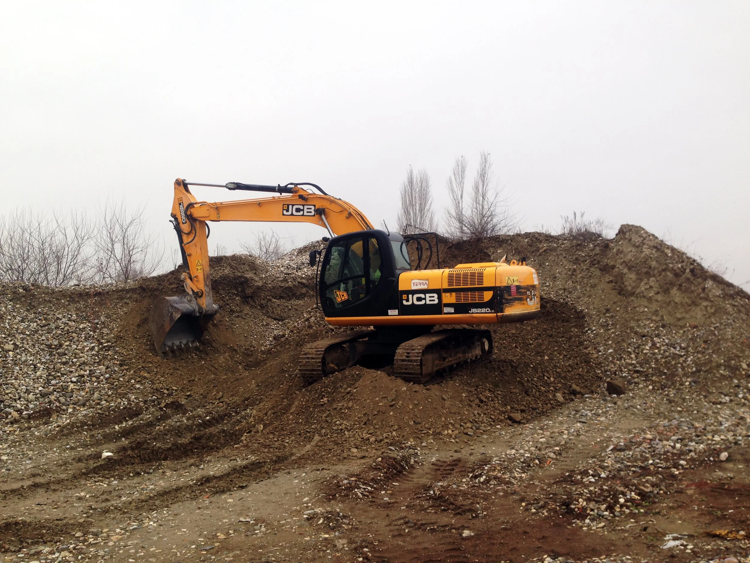 Земјени работи