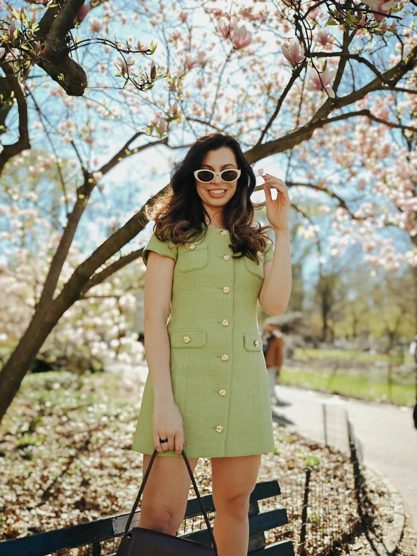 a sunny afternoon underneath the magnolias in central park with @doctorglamgab 🌸🤍
&bull;
&bull;
&bull;
&bull;
&bull;
nyc photoshoots, central park photoshoots, best nyc photo spots, nyc fashion photographer