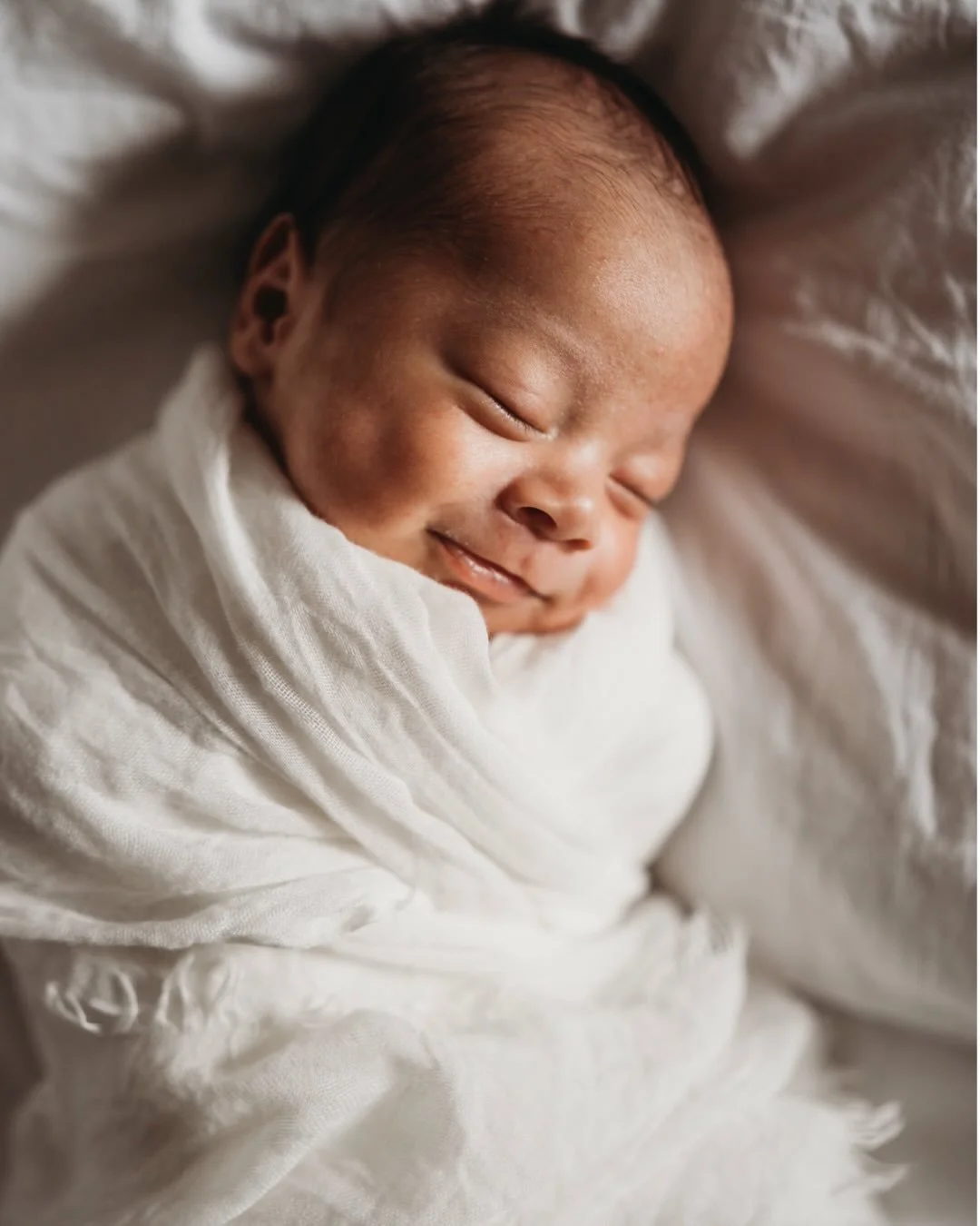 Light isn&rsquo;t always perfect &mdash; especially here in Regensburg, where winter feels like one long, cloudy day and many homes stay naturally dim.
But low light has its own kind of beauty. It slows everything down. It makes moments feel quieter,