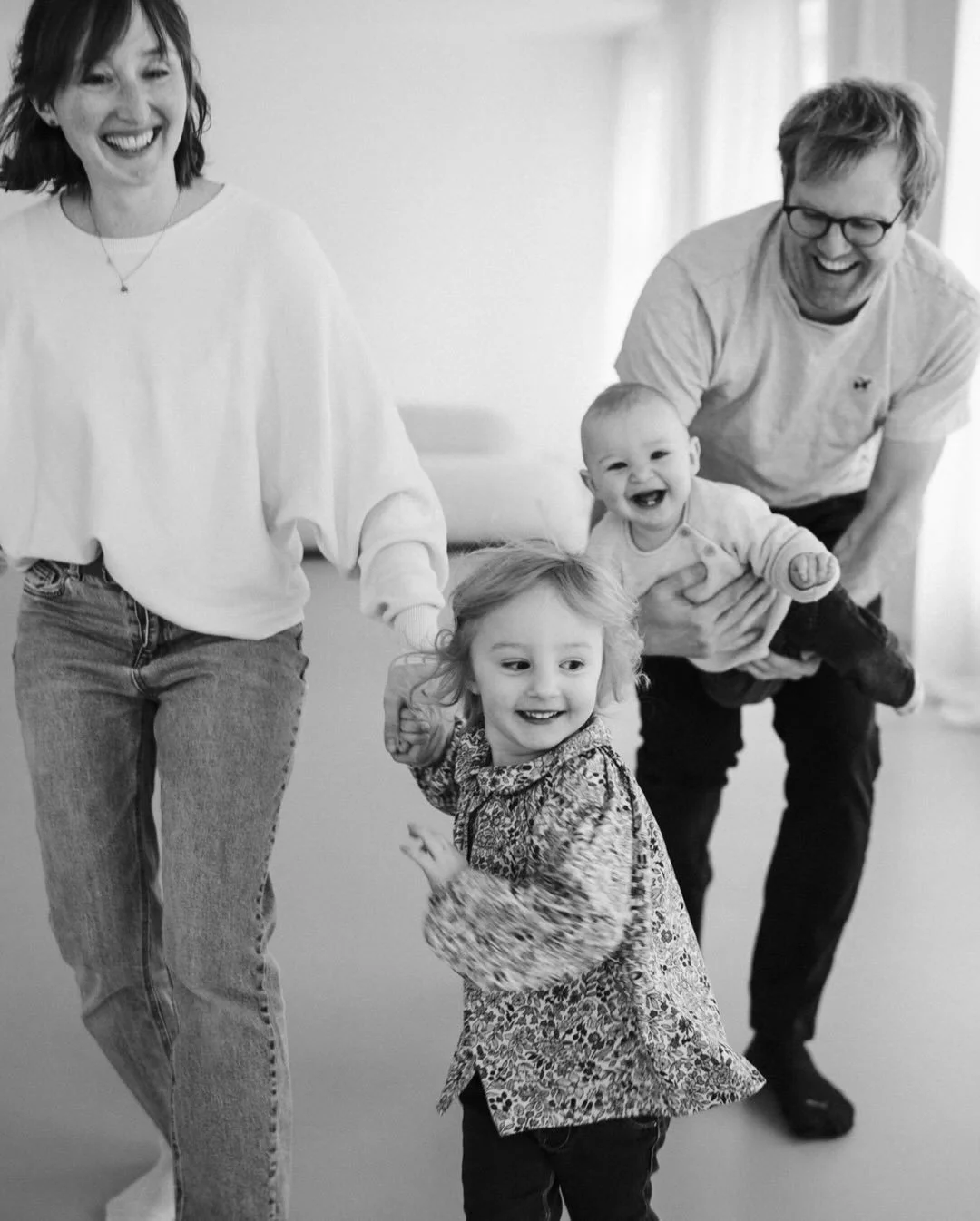 The process of a family shoot is always the same, no matter the location: we focus on simple activities and games tailored to the children&rsquo;s personalities, so everyone relaxes, connects naturally, and eventually forgets that I&rsquo;m chasing t