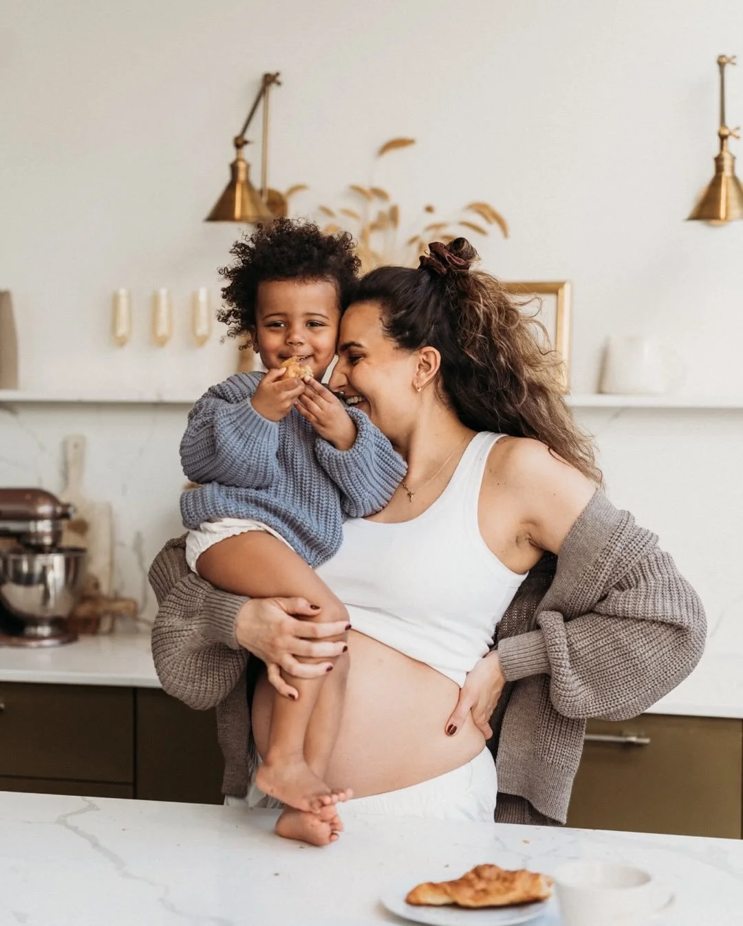 🥐 and this little toddler 👶🏽
There&rsquo;s something so special about capturing pregnancy at home.
Who&rsquo;s next? ❤️
.
.
.
#regensburg
#regensburgphotographer
#familienfotograf
#familienfotografregensburg
#maternityphotographergermany