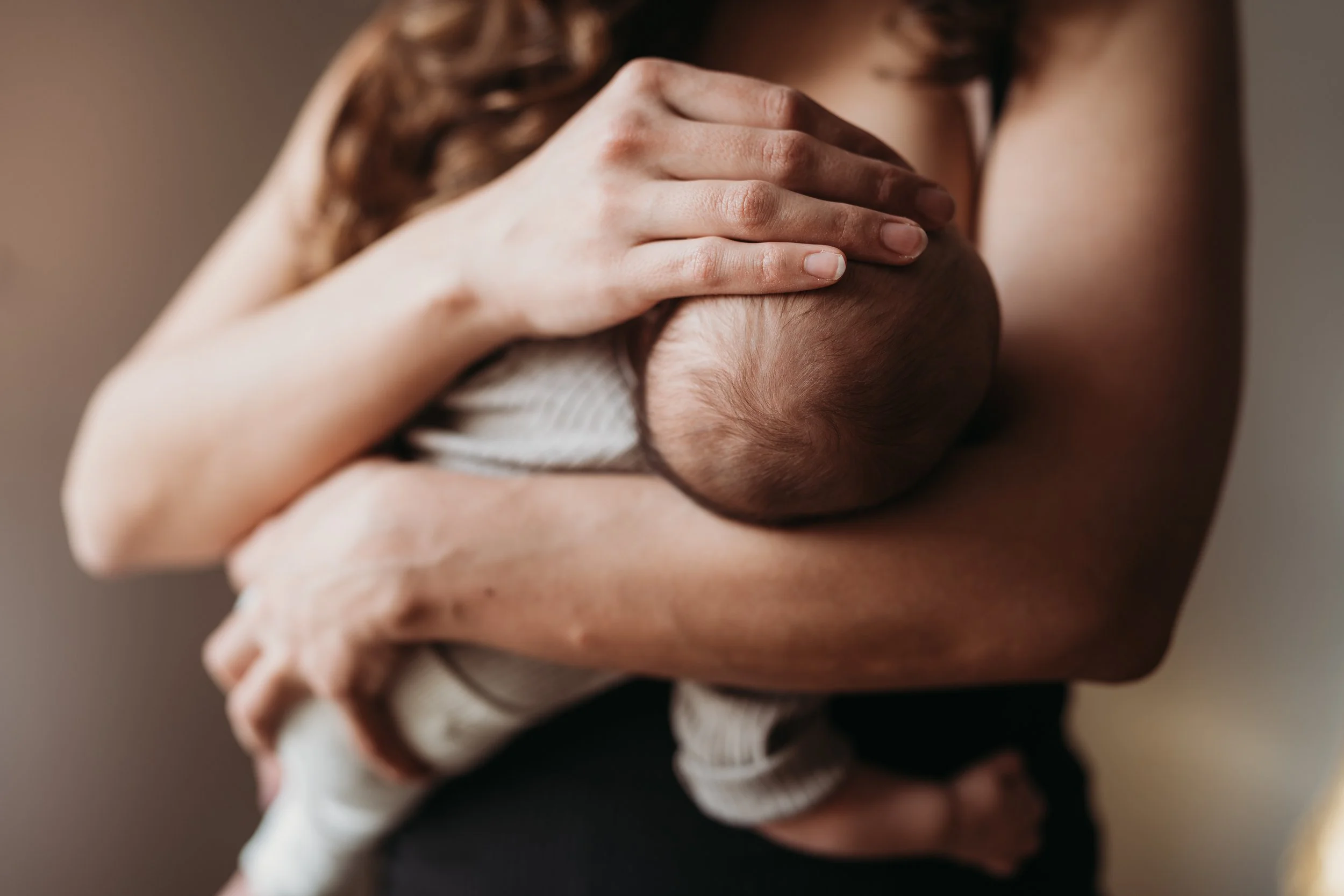 Willkommen auf der Welt – eine Newborn-Session voller Stille und Wärme.