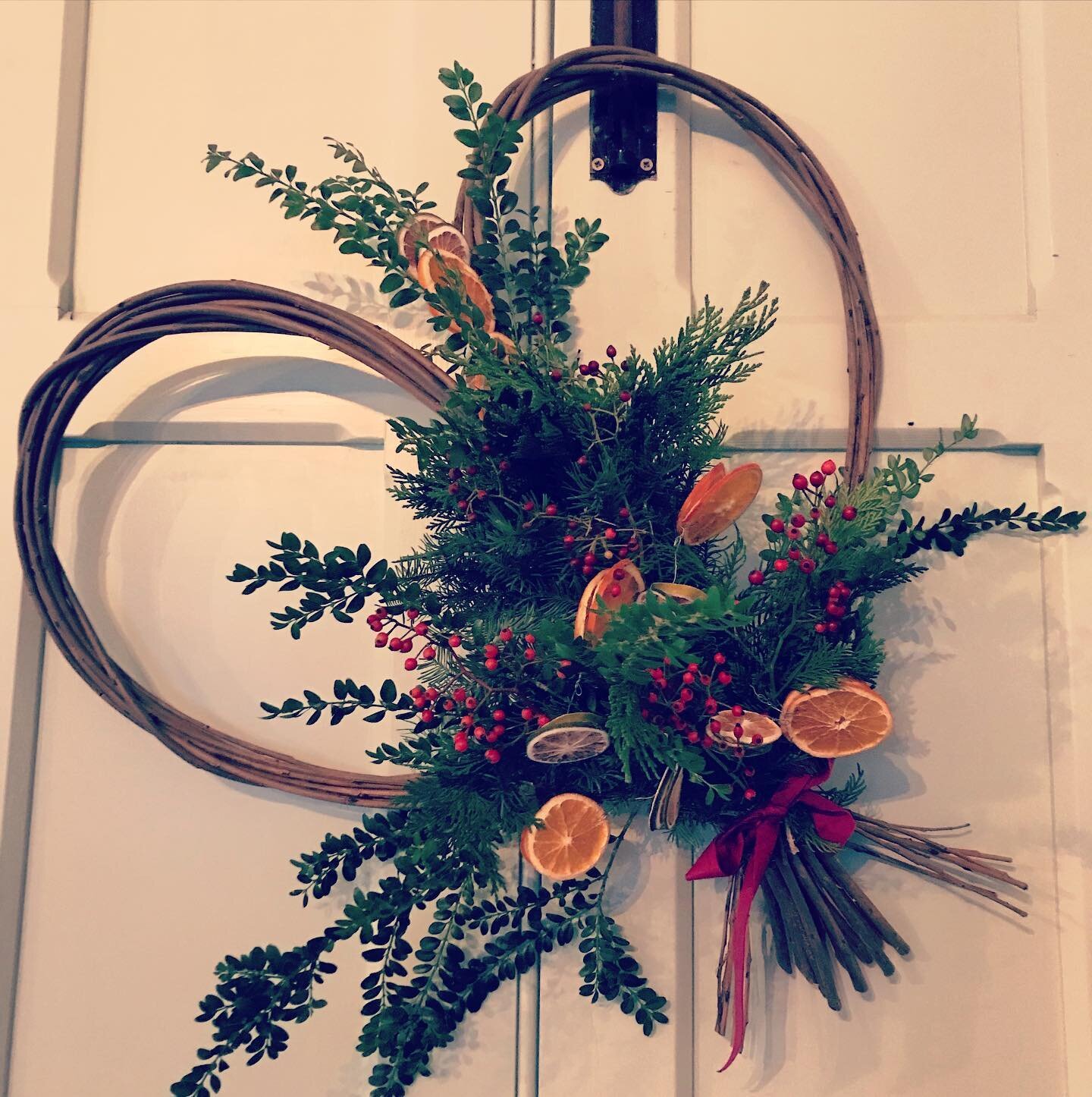 Can&rsquo;t wait for the Christmas market on Sunday!
Village hall in Braemar for fresh door Christmas wreaths&hellip; a few extra lovely hearts made by @deesidewillow too. Search for festival de Noel @stmargaretsbraemar for all the amazing shops and 