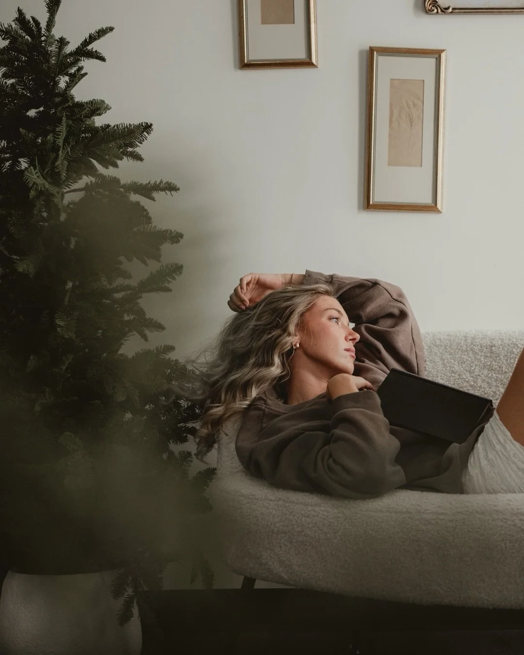 This lens costs WAY LESS than the Sony 50mm f1.4 and gives you a solid RESULTS 📸 See for yourself 👉

🌖Meet the VILTROX 50mm f1.4 and with a quick click of a lens correction in Lightroom - truly looks almost exactly the same as the Sony. 

🌗If you