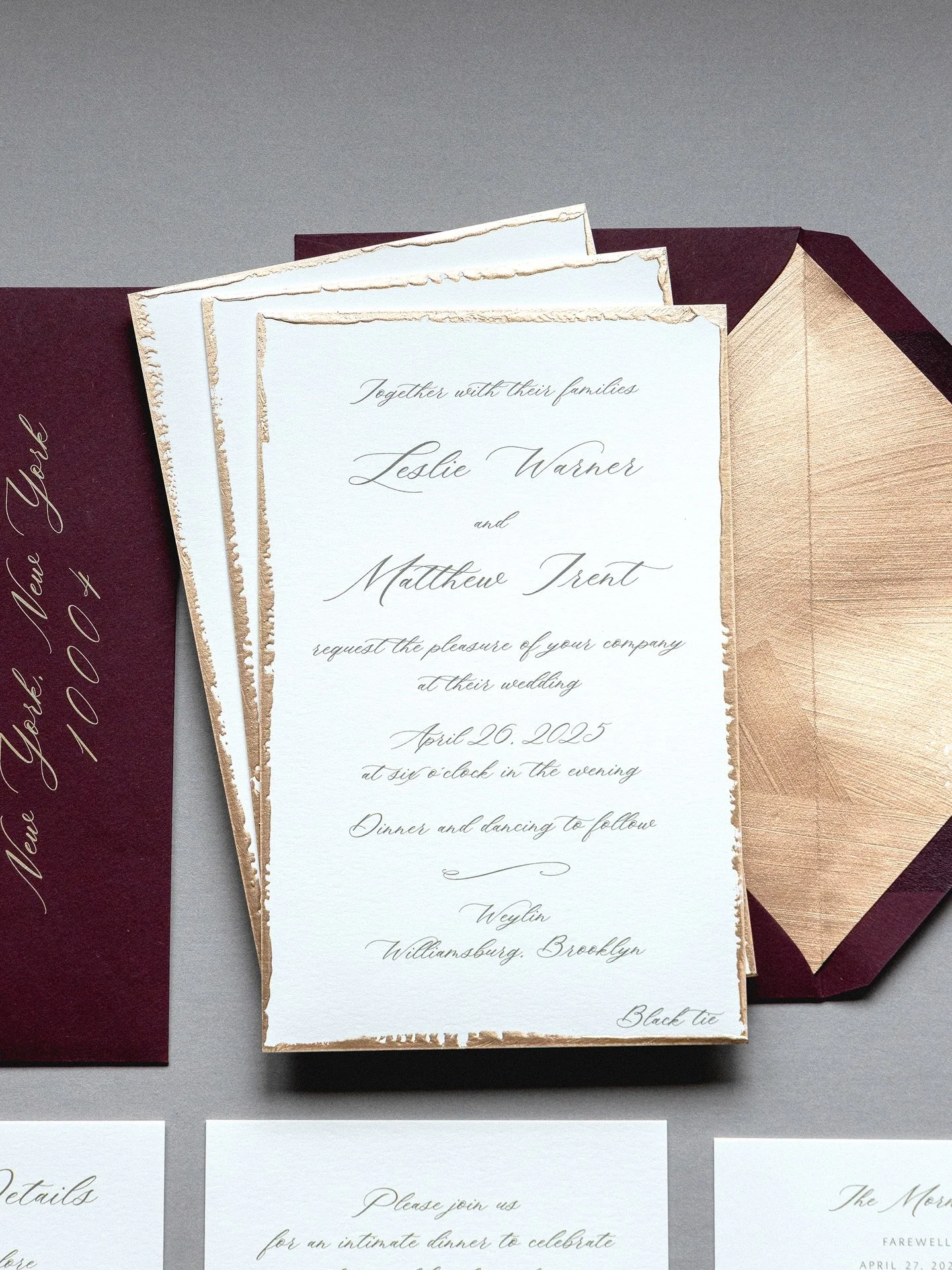 Closing out April with a favorite from last year &mdash; our Baroque suite, finished with hand-painted edges and liner to match ✨ 

photos by @rwagnerphotography 
&bull;
&bull;
&bull;
#weddinginvitations #2027wedding #springwedding #luxuryinvites #th