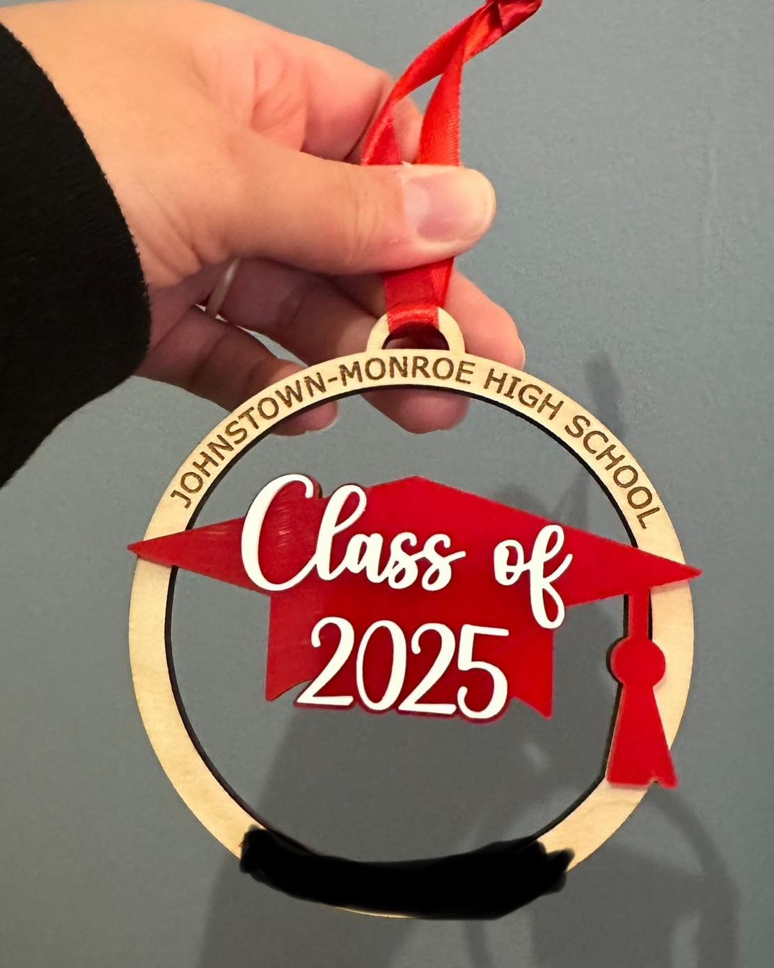Personalized grad ornaments! Under the black is the graduates name 🤫