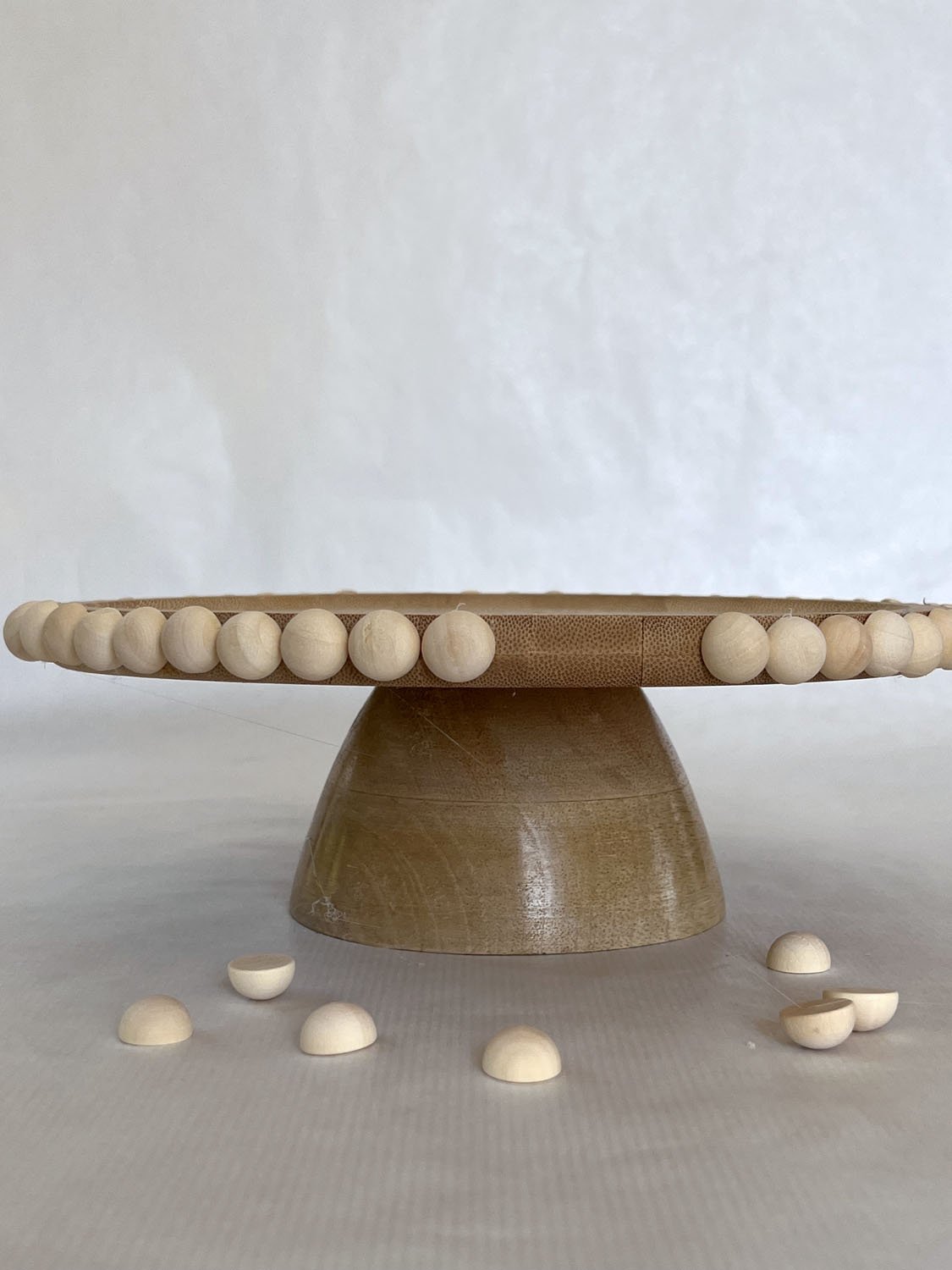 Présentoir à Cake Pop En Bois Avec 300 Bâtonnets Et Emballages – 48 Trous Pour Table à Dessert – Support Pour Sucettes Pour Anniversaires, Fêtes Prénatales, Mariages Ou Tout événement