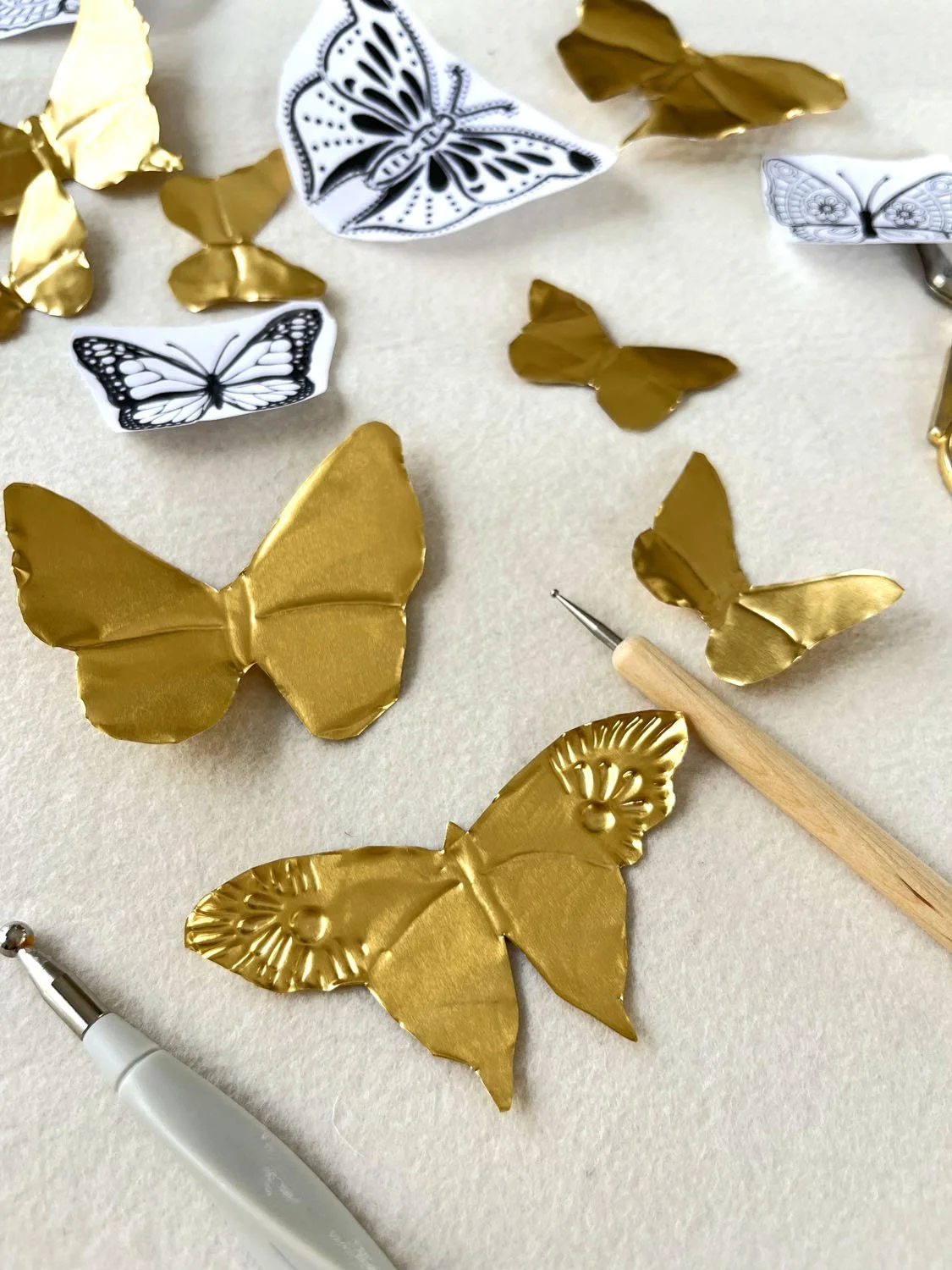 Lot De 3 Petits Plats En Métal Repoussé Et Doré à L’or Fin – Très Belle Facture – Occasion
