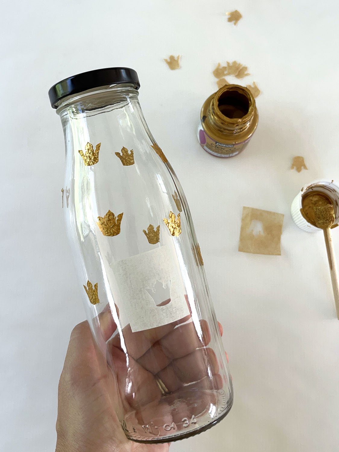 8 DIY Recup Bouteille Couronnes Dorees-.jpg