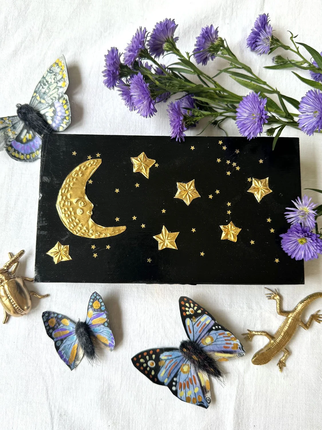 21Upcycling boite chocolats et metal repoussé copie.jpg