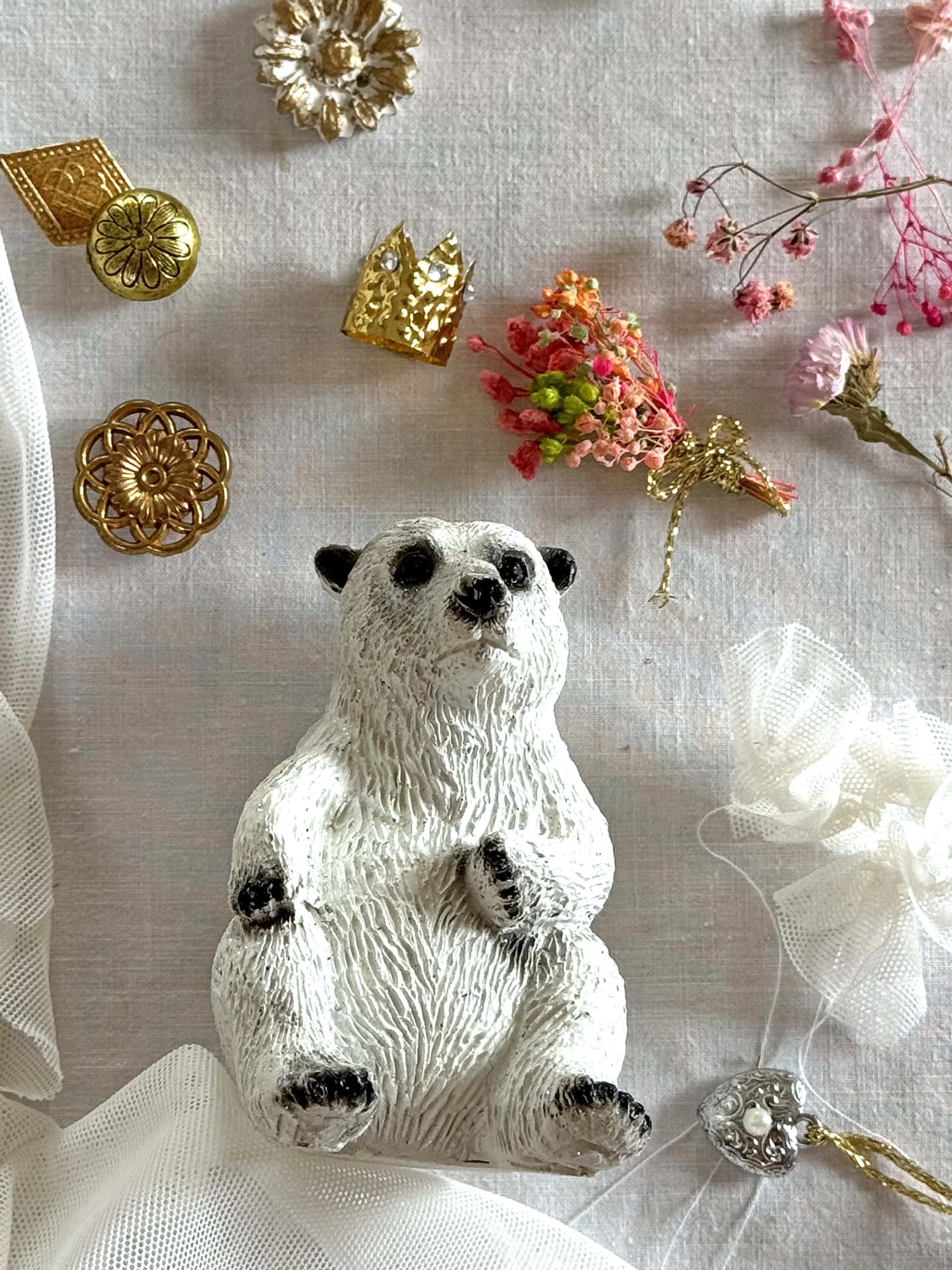 17-ours polaire sous cloche.jpg