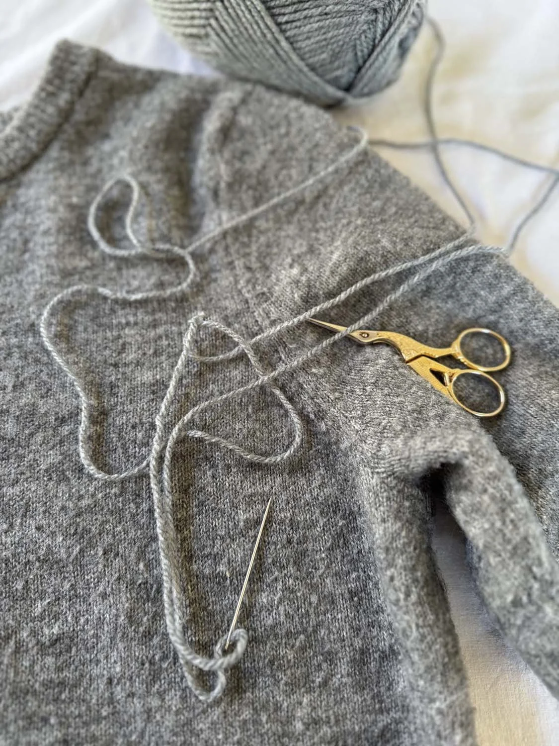 5-broderie de fleurs en laine sur gilet.jpg