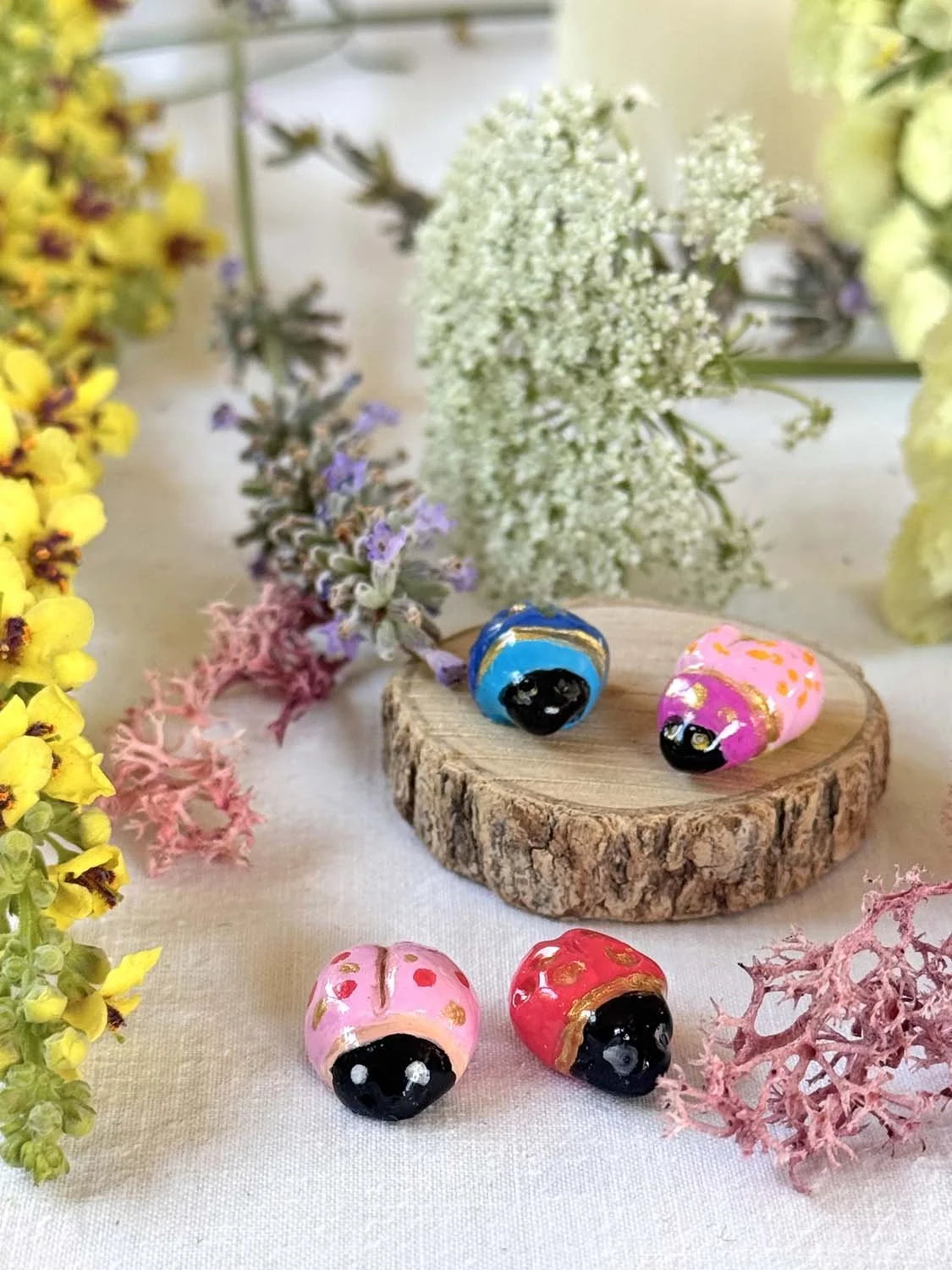 38Petits pins argile hérissons et insectes.jpg