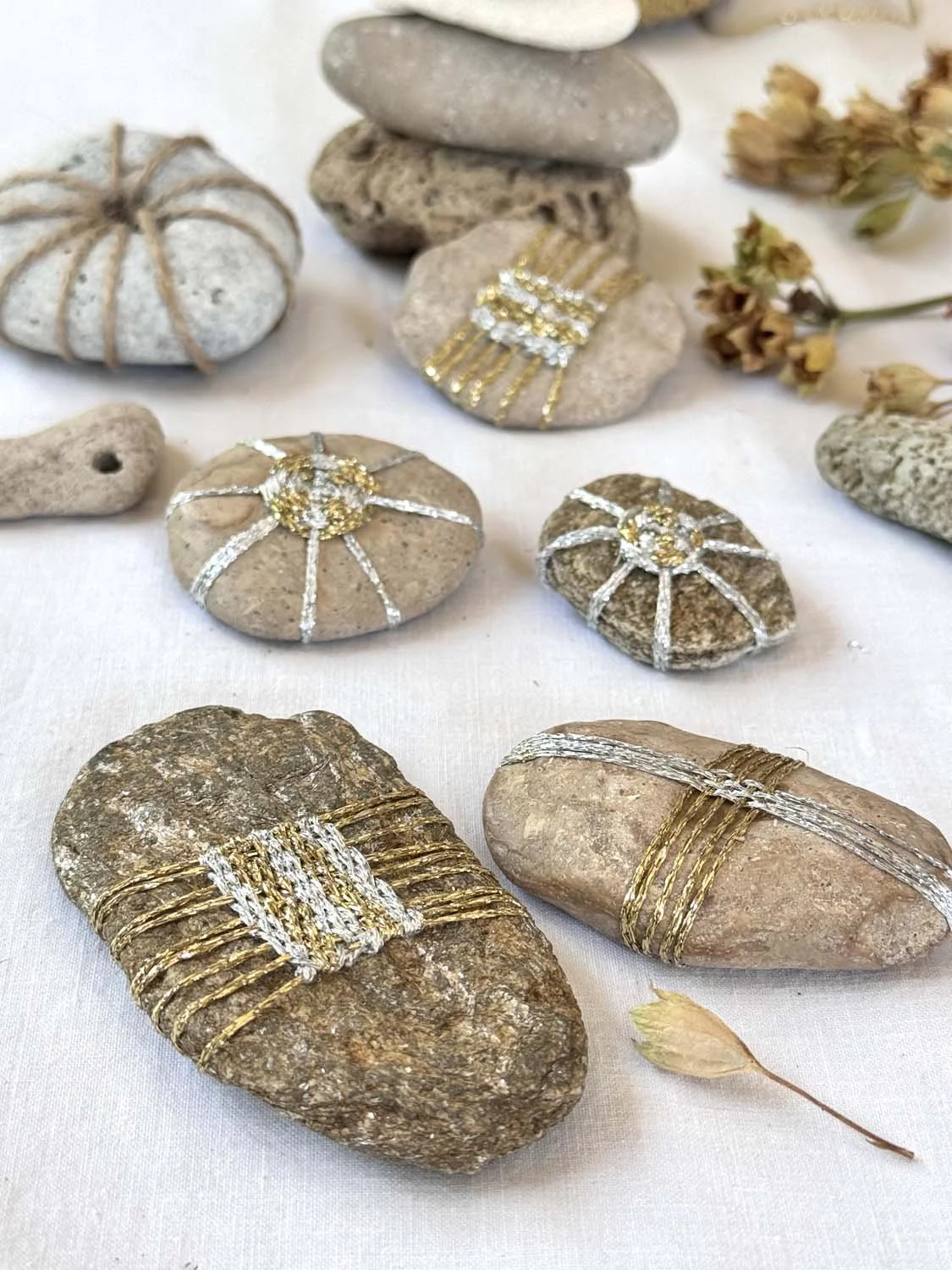 41-Galets tissés fil or et argent.jpg