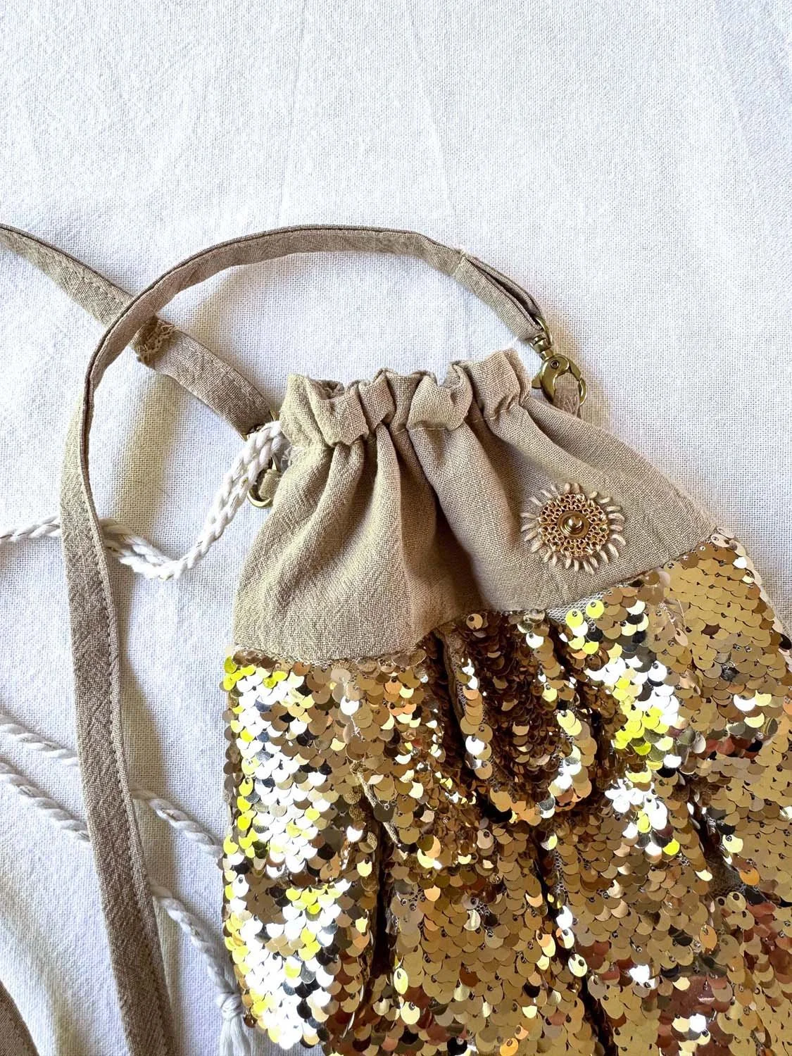 50- Bourse poisson aux écailles sequins copie.jpg