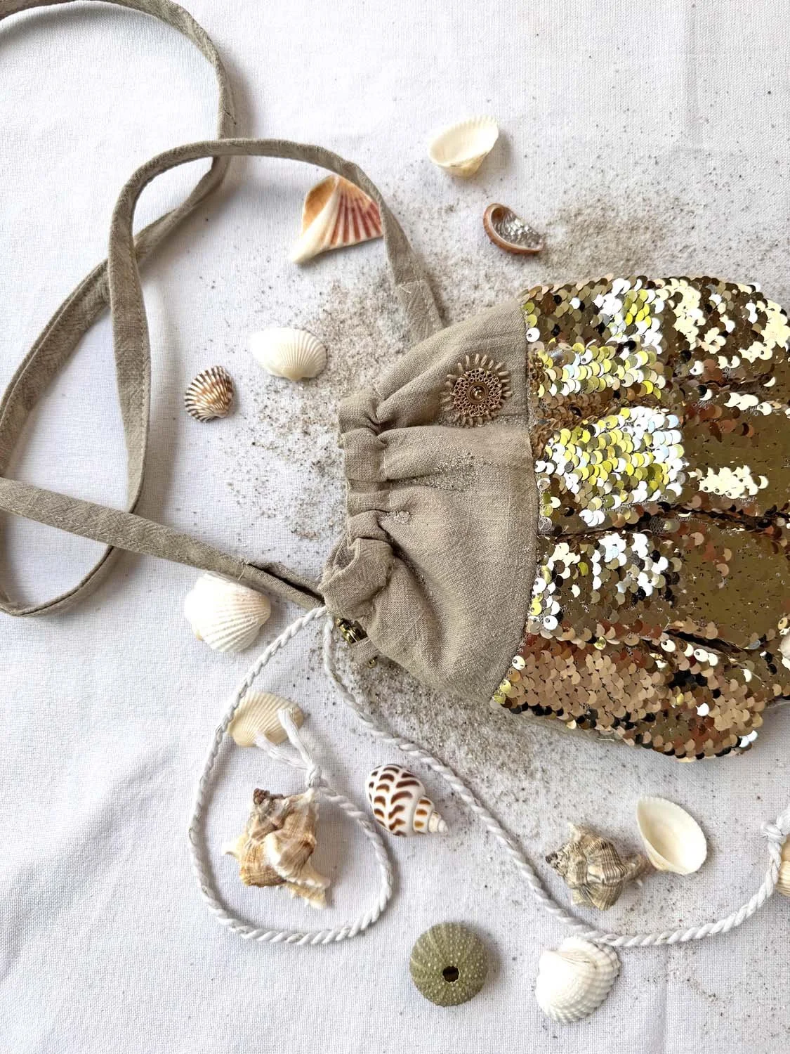 62- Bourse poisson aux écailles sequins.jpg