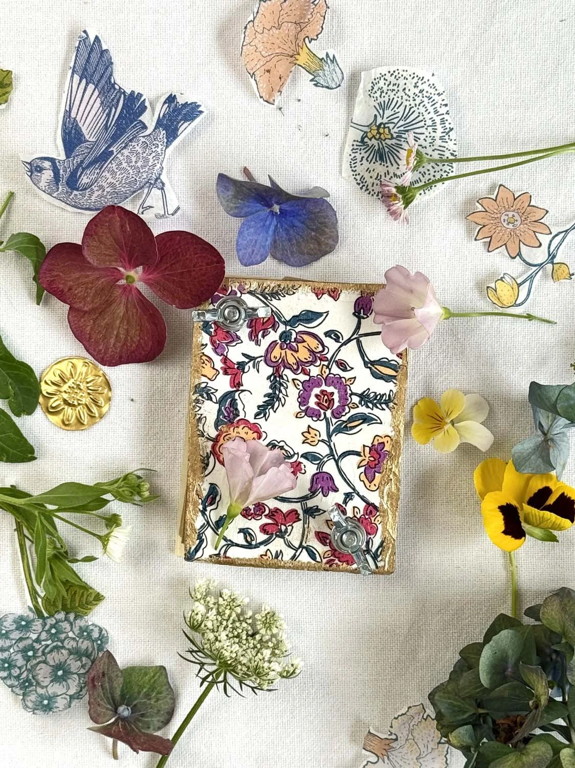 108-2Mini presse fleurs avec des cagettes et serviette copie.jpg