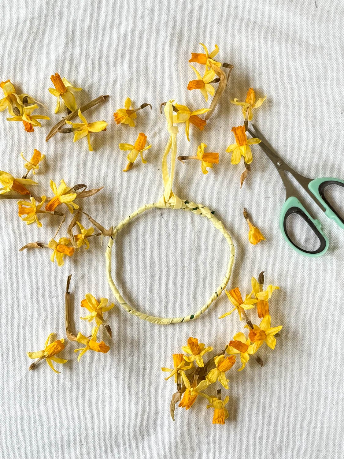 5-petites couronnes de fleurs séchées..jpg