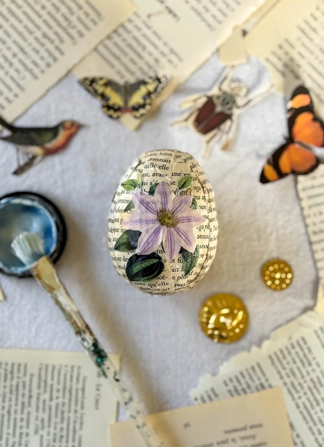 18- Oeufs paques livre imprimé metal repousse et images vintage.jpg