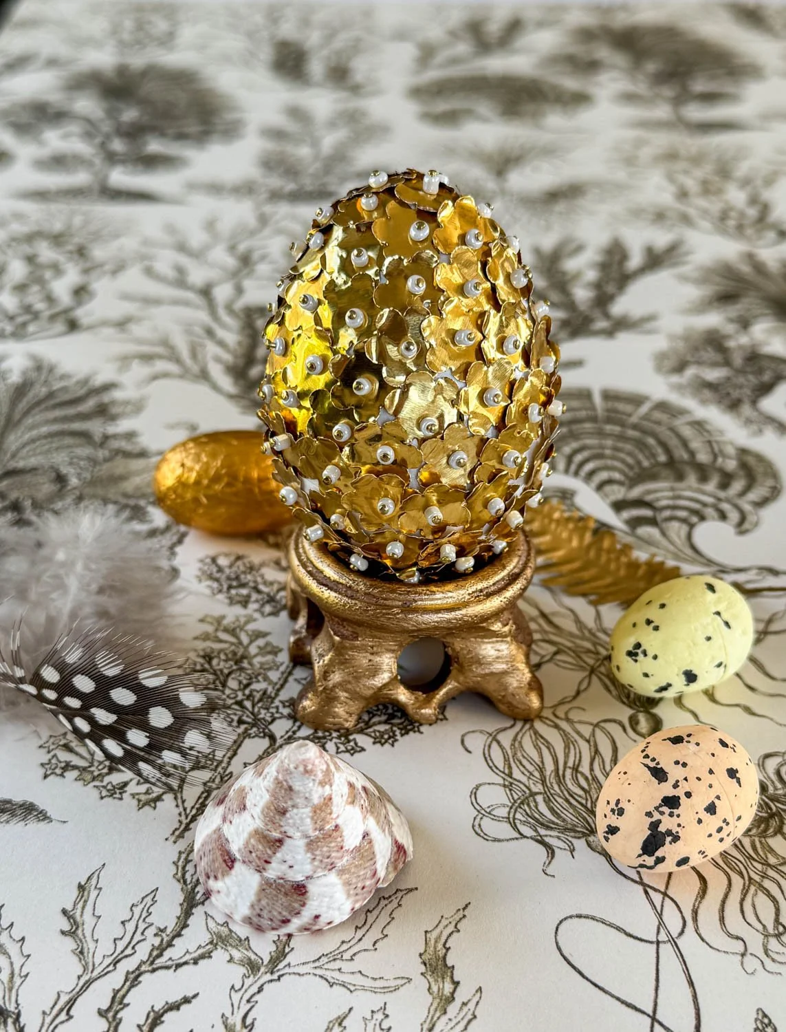 27- oeufs sequins métal repoussé.jpg