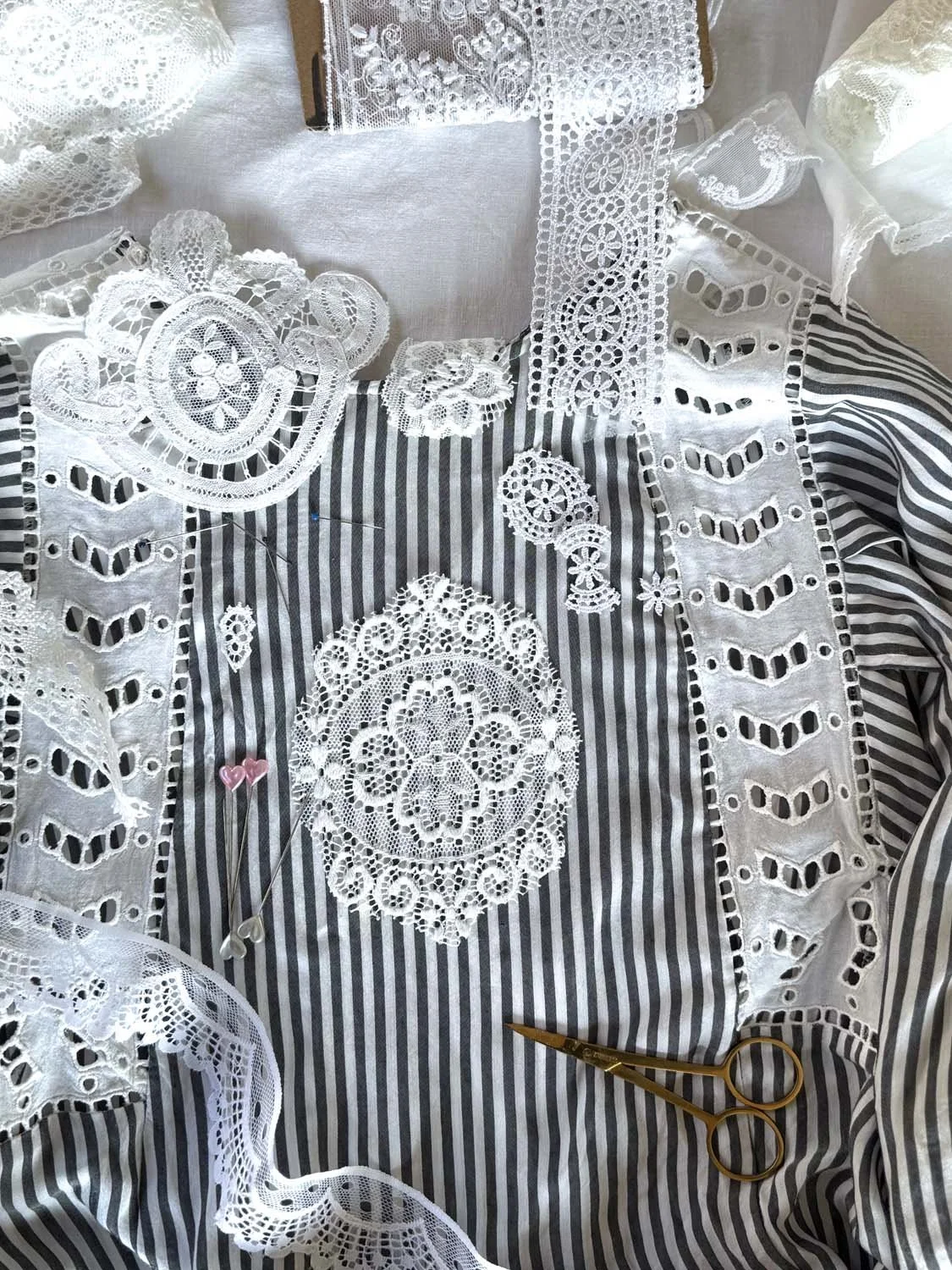 3Cacher une tache ou un trou avec un patch de dentelle copie.jpg