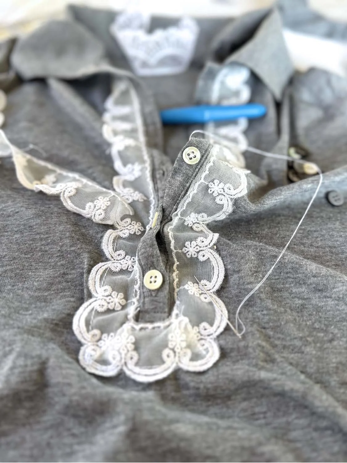 11-Reprendre un polo taché avec de la dentelle  copie.jpg