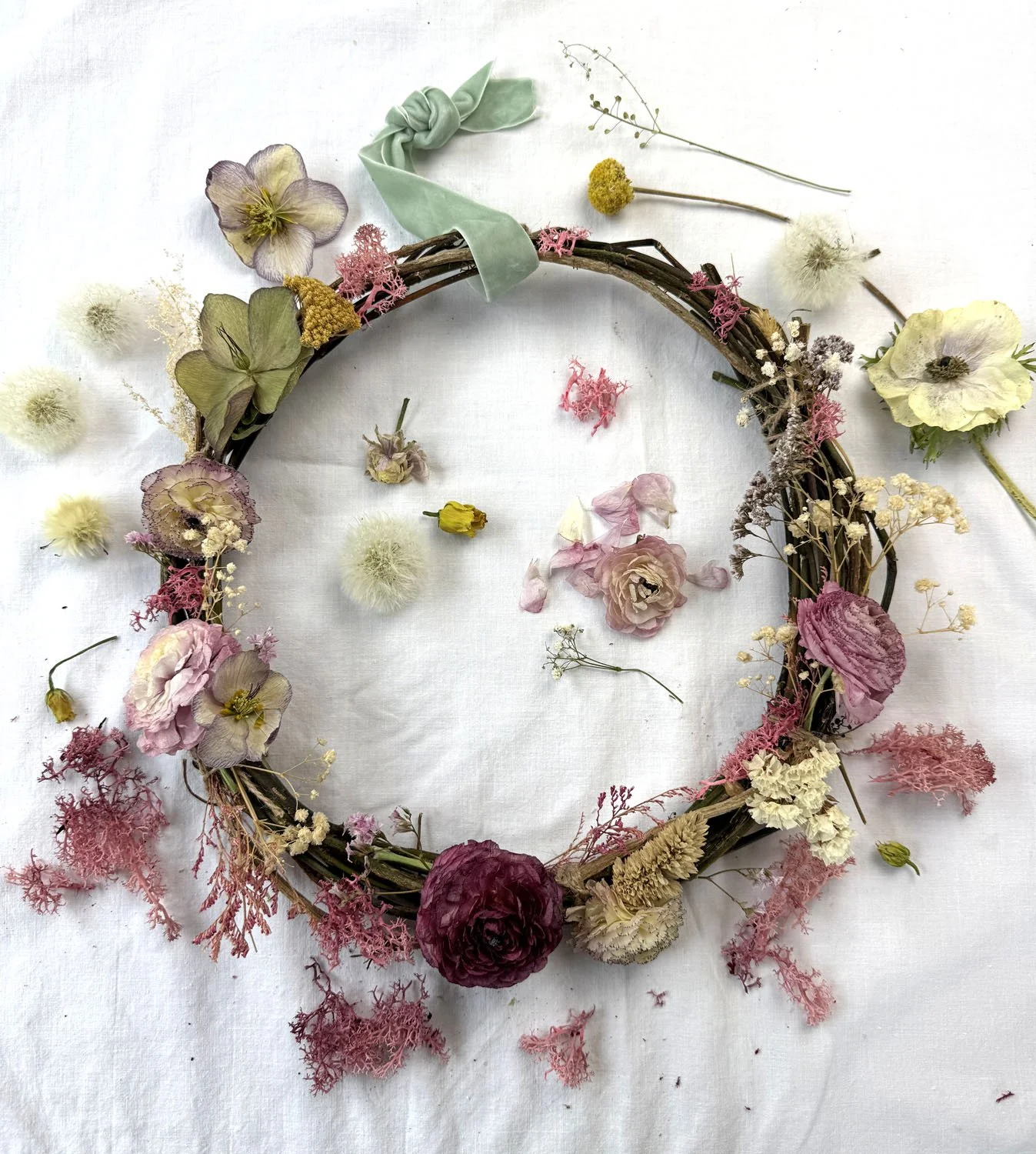 30-Couronne de lierre et fleurs séchées copie.jpg