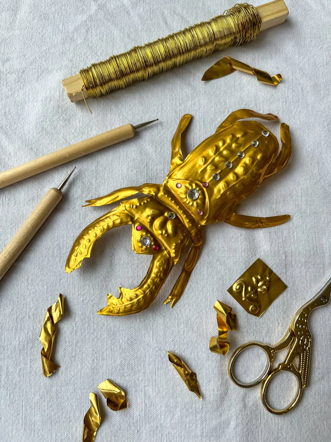 10Scarabée en métal repoussé copie.jpg