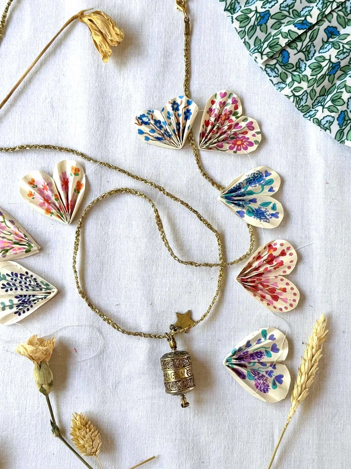 6collier trois brins de laine dorée. copie.jpg