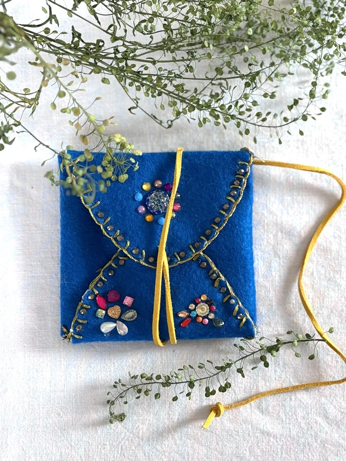 20 diy-pochette feutrine sans couture copie.jpg