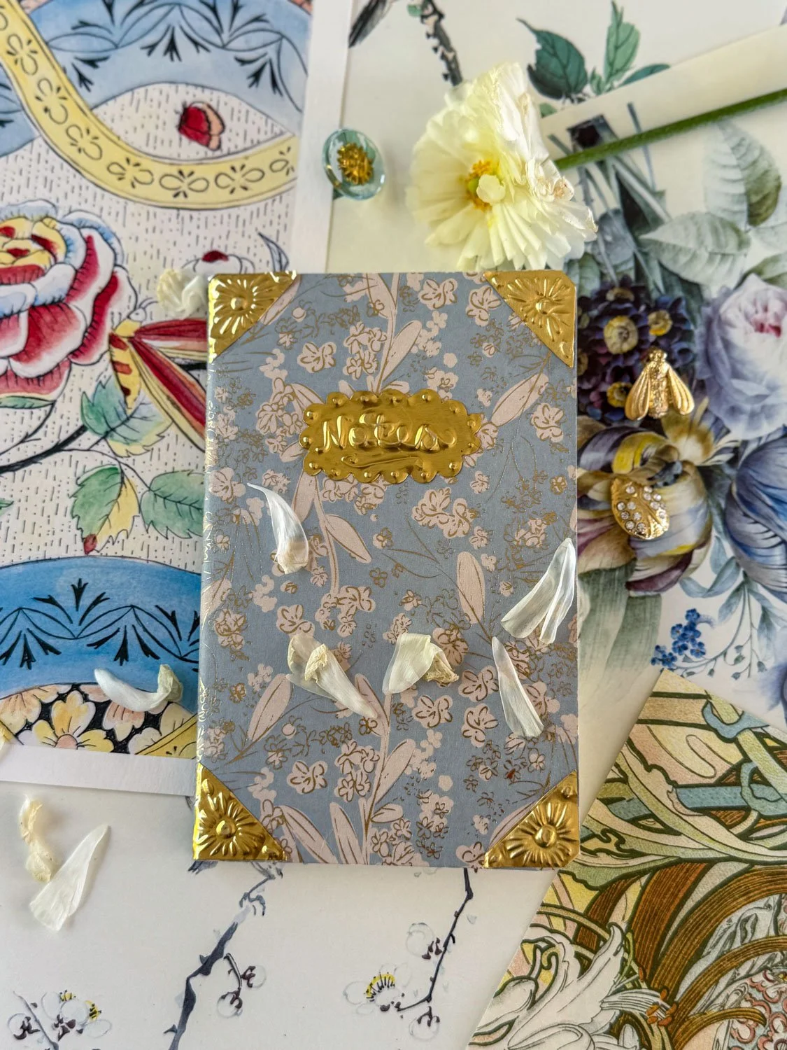 DIY : Je décore mes carnets avec du métal repoussé