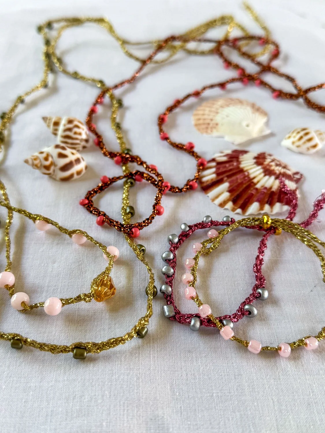 28collier et bracelet laine métallique et perles copie.jpg