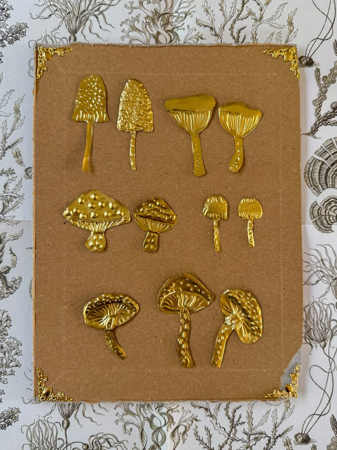 36-Champignon en métal repoussé.jpg