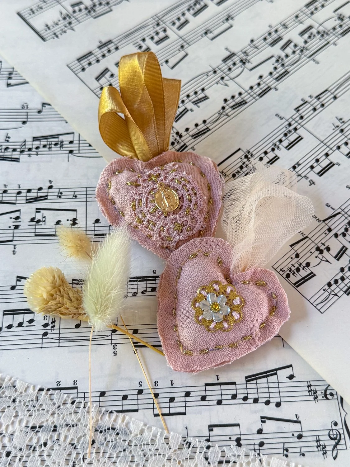 19-Petits coeurs en chutes de tissu rose copie.jpg