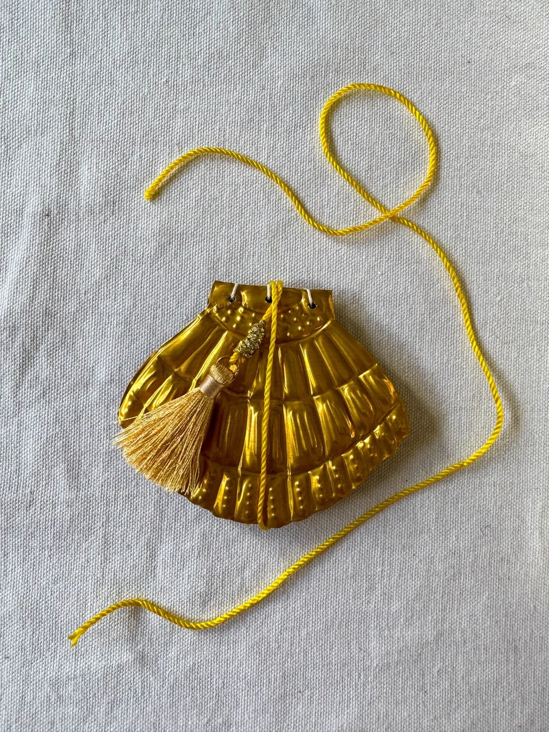 41-Carnet coquillage en métal repoussé..jpg