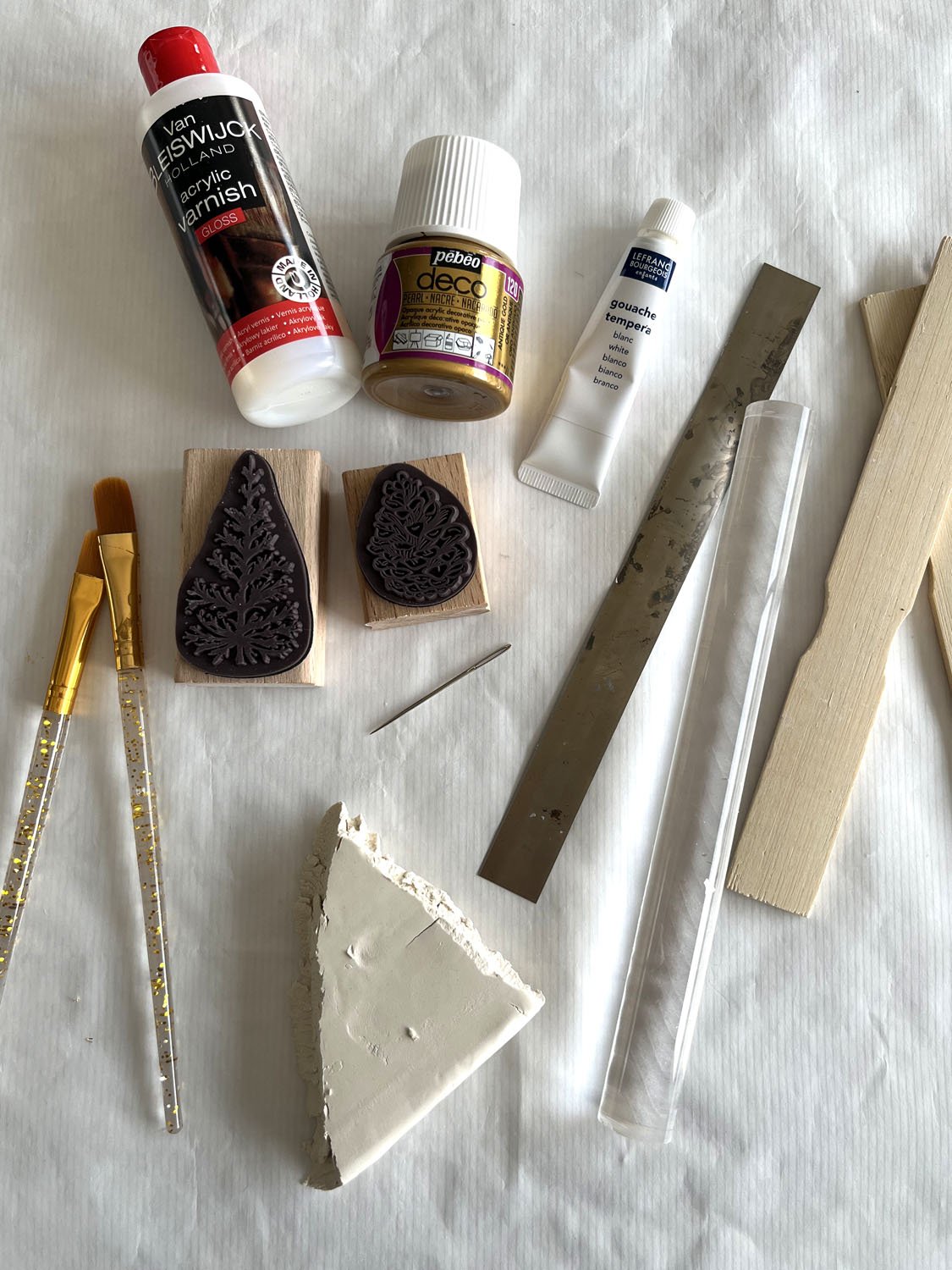 DIY : Sapins et Pommes de pin en argile auto-durcissante — Mila Luce
