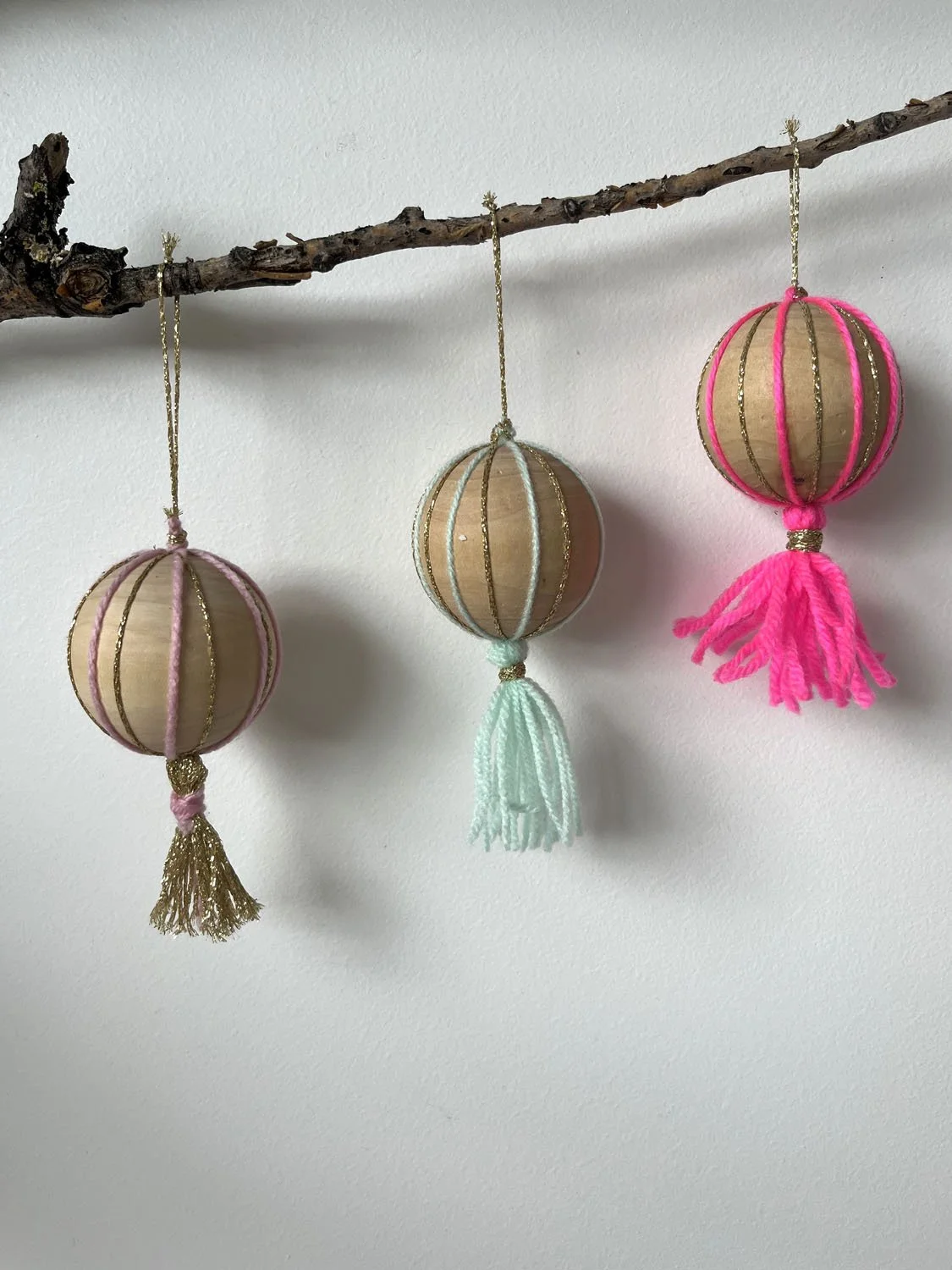 Boules de Noël bois et laine.jpg
