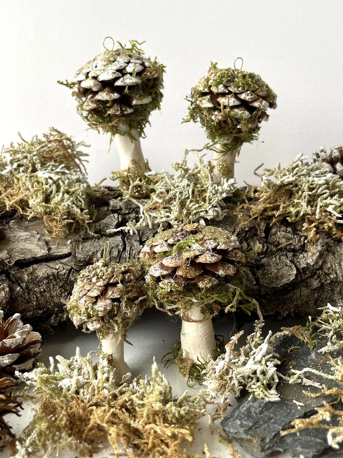 Lot De 16 Pommes De Pin Naturelles Séchées - Décoration Rustique Pour Noël - Ornements Arbre, Couronne, Table - 3.5x5 Cm