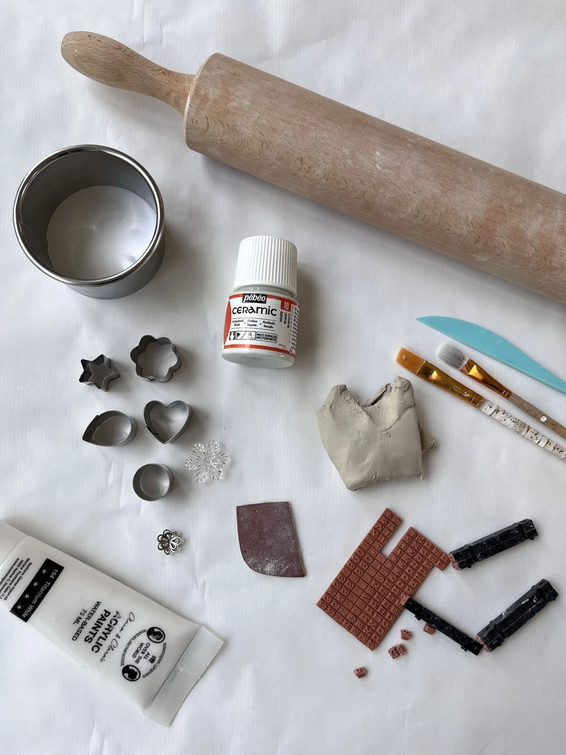 Un DIY pour réaliser des petites coupelles porteuses de messages avec de la pâte auto-durcissante