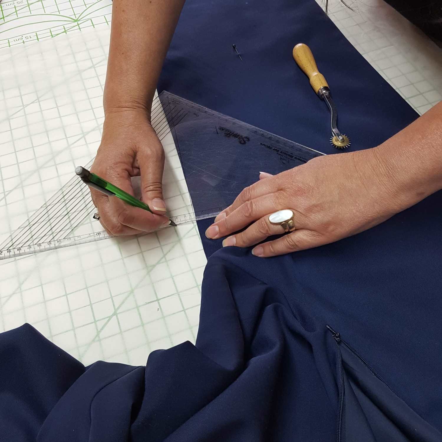 Tonight's the last chance for early bird registrations for our new Pattern Making class from wardrobe favourites course with Darlene, starting next Thursday! 

Just 2 places left!! 

This is our new Intermediate workshop to help you repeat and custom