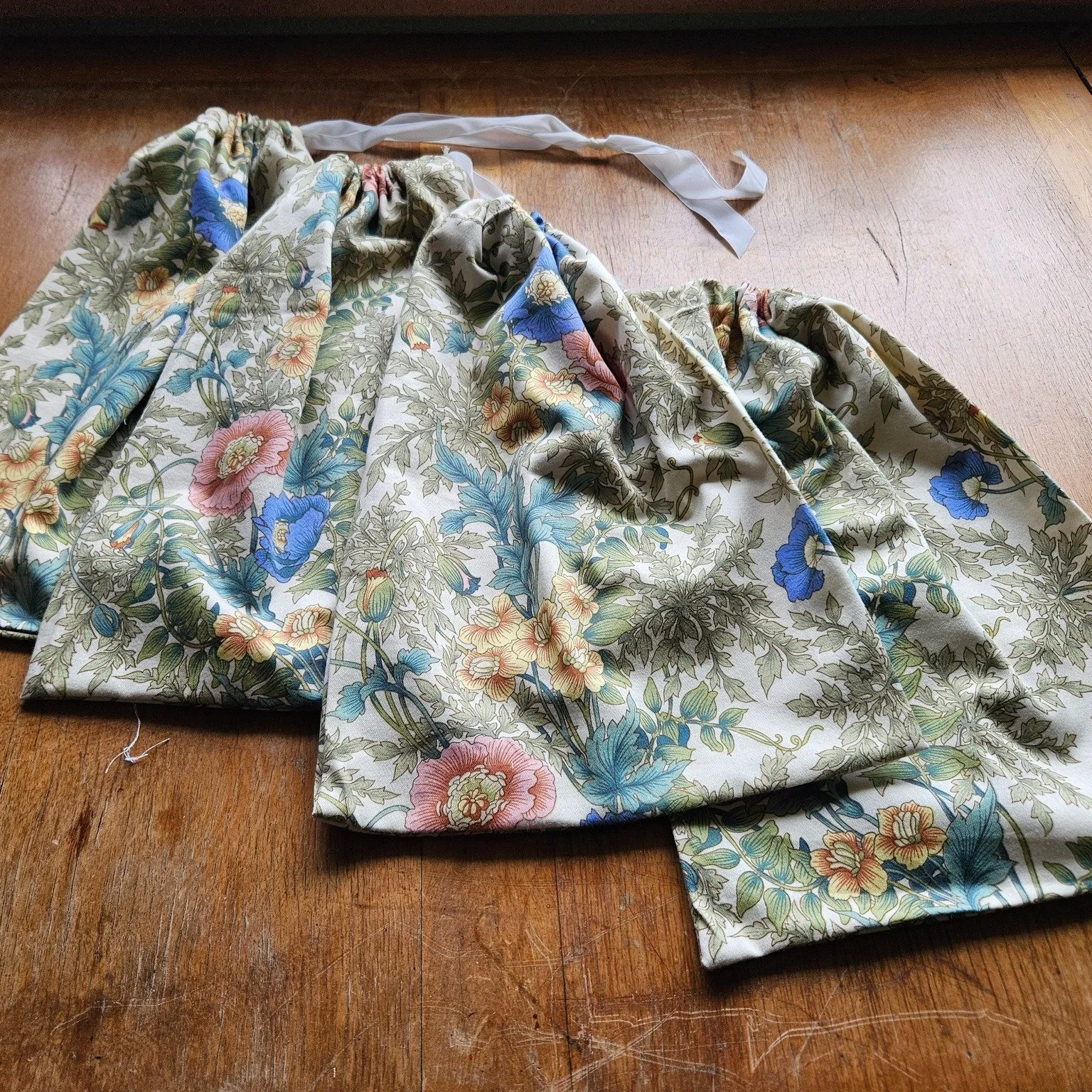 Gift Bags from Rags!

ON SALE from $3.00

We are having a studio clear out in preparation for our amazing Autumn Sale and we are selling our gift bags at half price! 

Tired of wrestling with tape, scissors, and paper that just ends up in the bin? Me