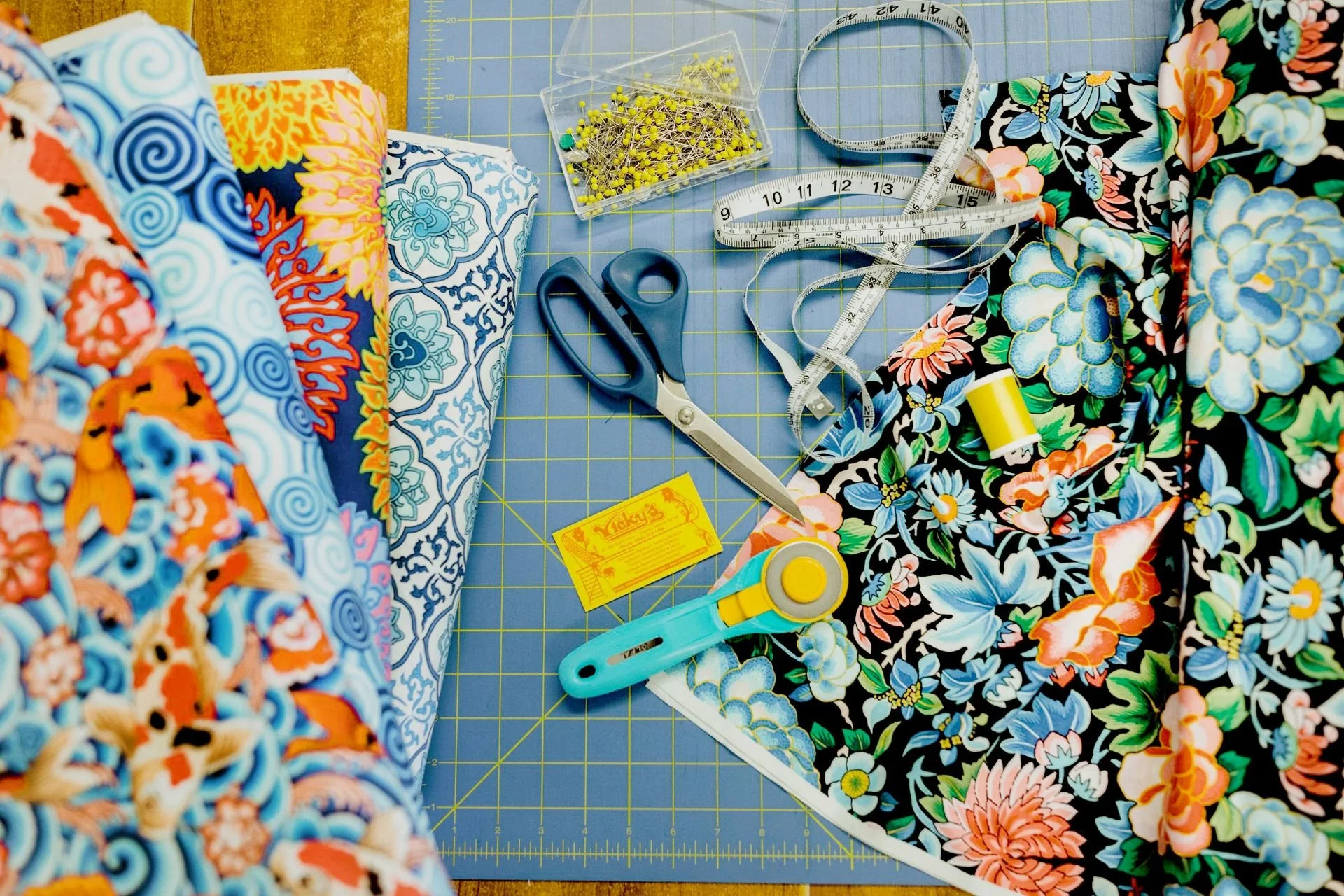 What do you have under the presser foot this week? 

As the weather cools, sewing feels more appealing. Now is the perfect time to start on your winter basics, or get involved in your dream quilting project - tell us what you're sewing. 

Comment bel