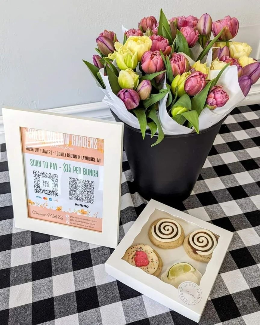 Tulips are available now at @soule_farm_sweets! They are open until cookies are sold out so don't wait too long to stop in! 

To purchase tulips scan the QR code on our sign. You can make payments with Venmo, Credit/Debit, Apple Pay or Google Pay. 

