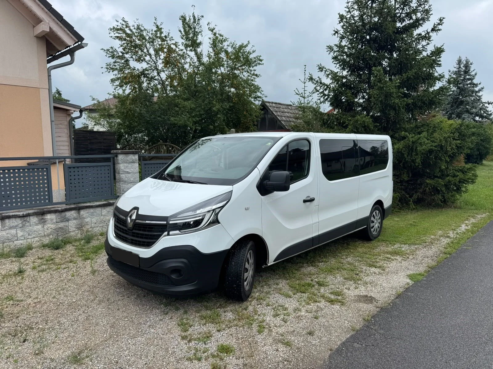Renault Trafic 7.jpeg
