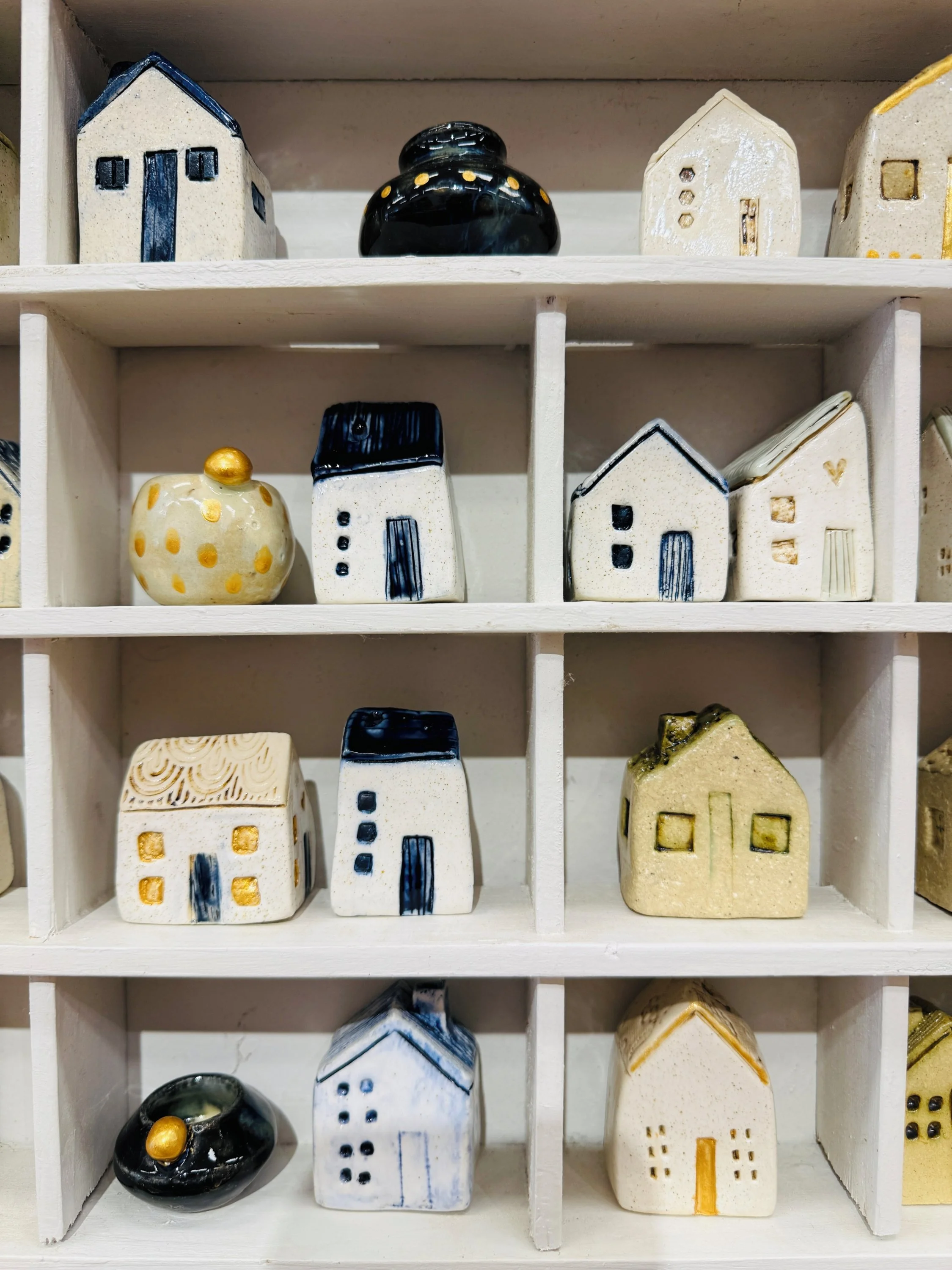 We can&rsquo;t get enough of these adorable handbuilt ceramic houses by Betzi Rios⁣
Each tiny home is handcrafted with whimsical details and Betzi&rsquo;s signature charm. Perfect for gifting, collecting, or adding a little touch of magic to your she