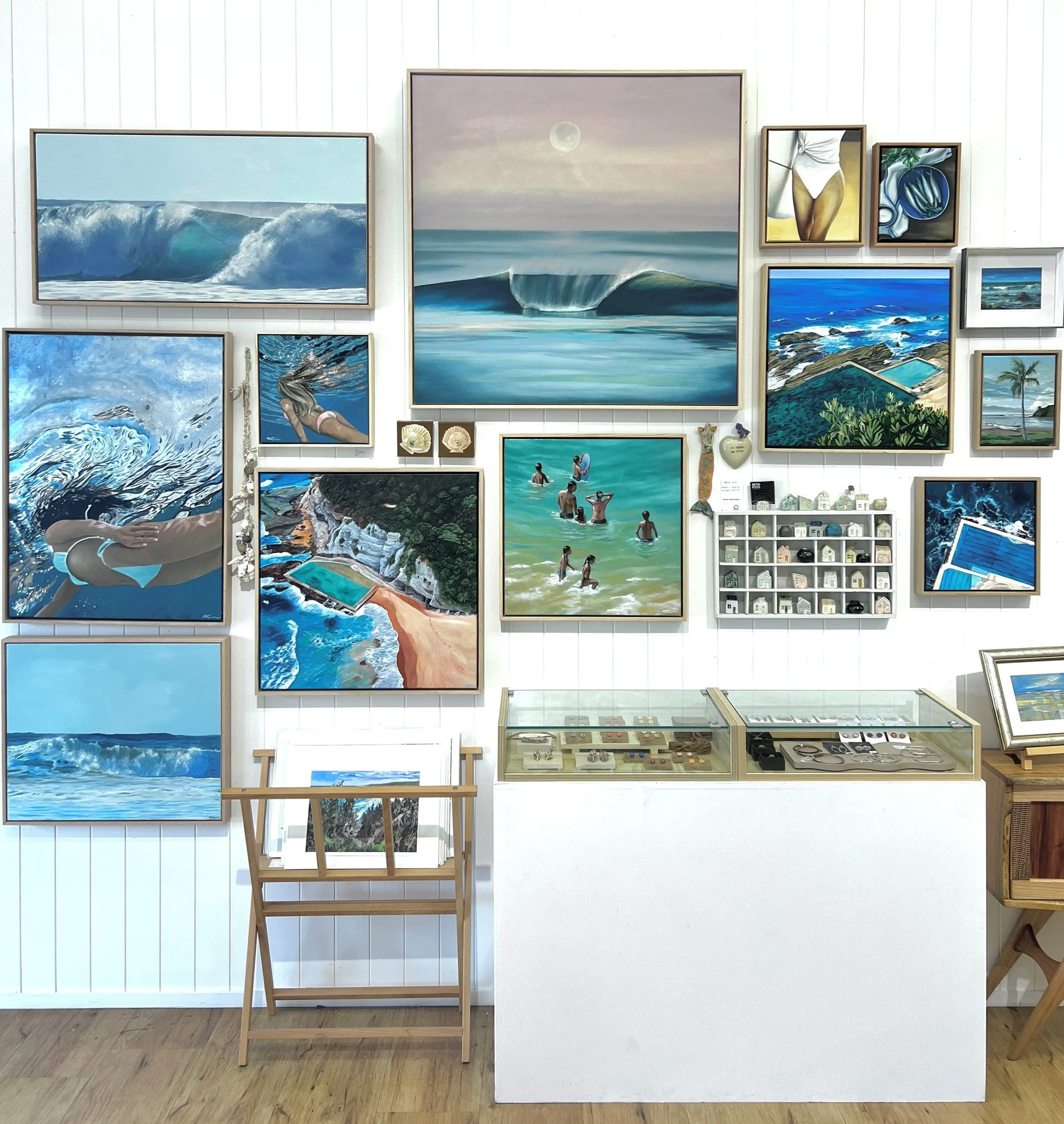 Summer, captured on canvas ☀️⁣
Sun-washed colour, light-filled moments, and artworks that bring the feeling of summer indoors. This curated collection brings together a range of artists exploring the season through coastal scenes, abstract colour, an