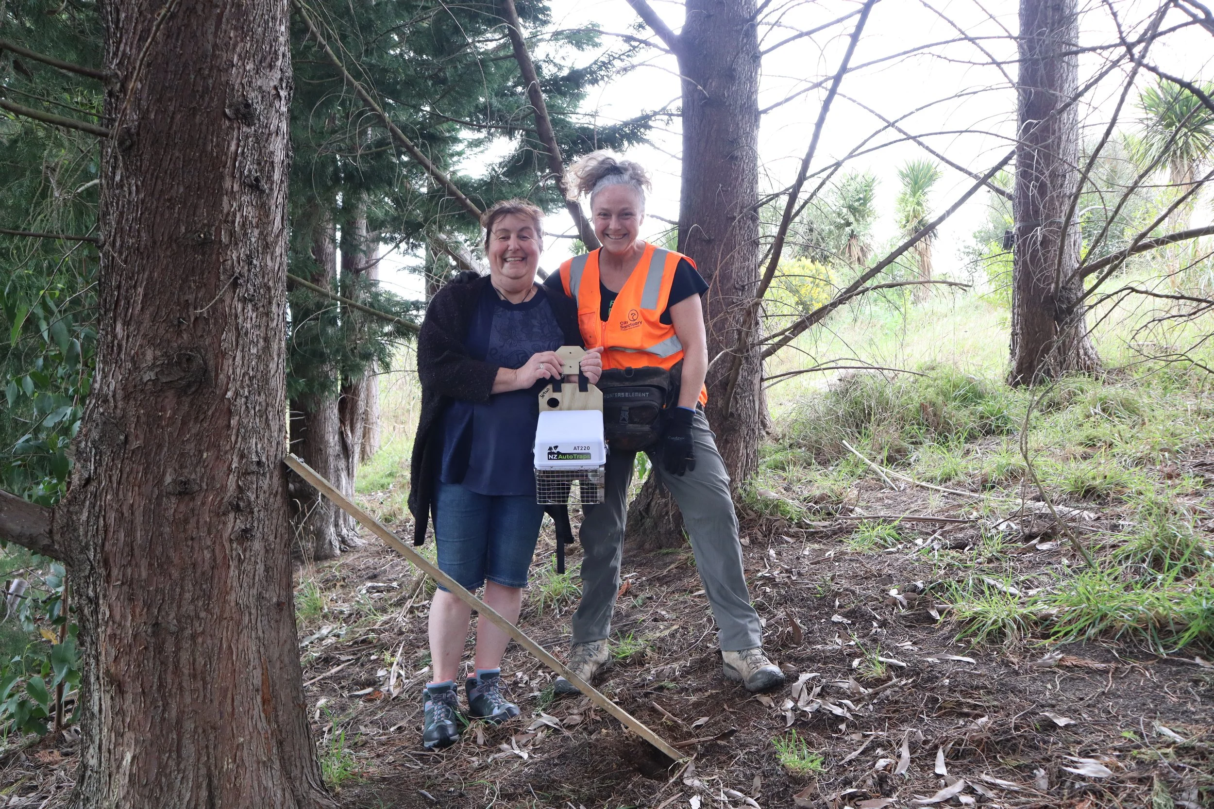 Project Kererū's Nik Hurring (L) and Kate Tanner from City Sanctuary (R) | 📷 R Olsen