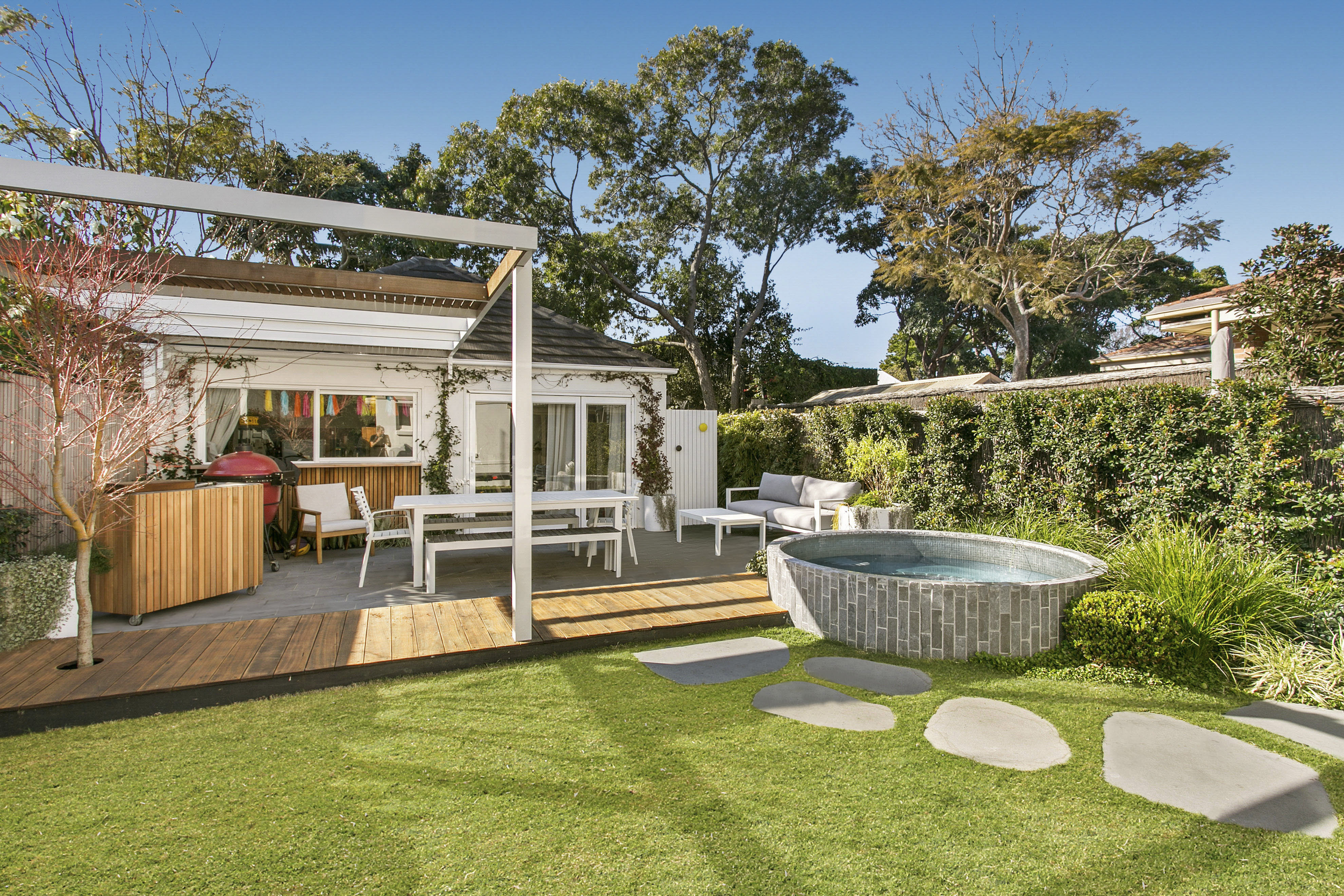 Rose Bay. hareWide shot.png
